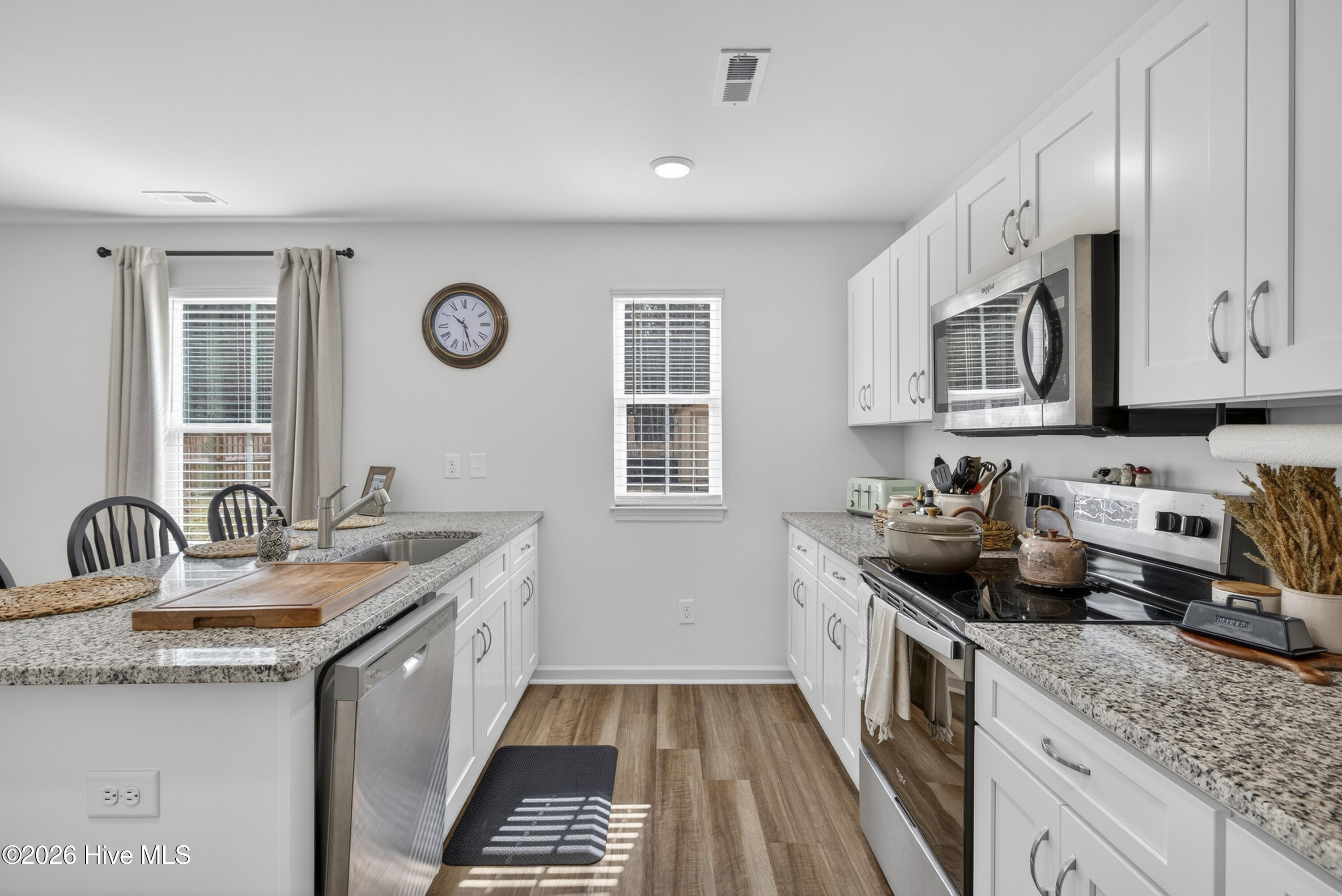 100554086 | Photo 18