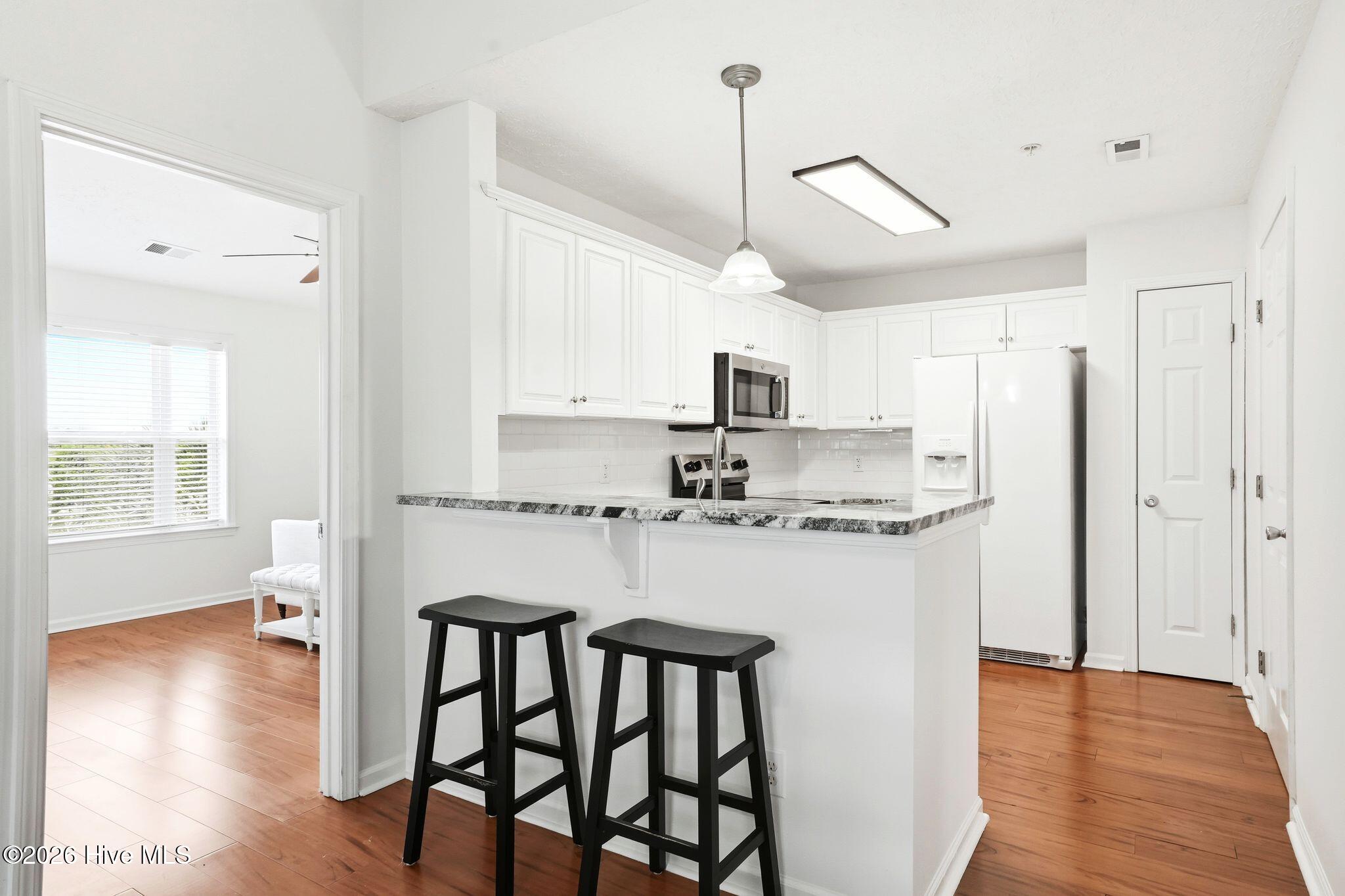 100565628 | Photo 12