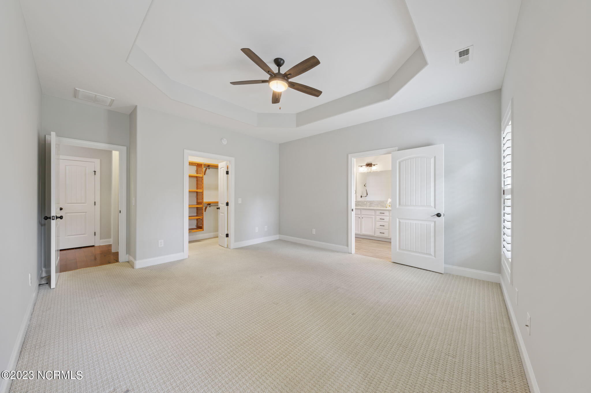 100553667 | Photo 35