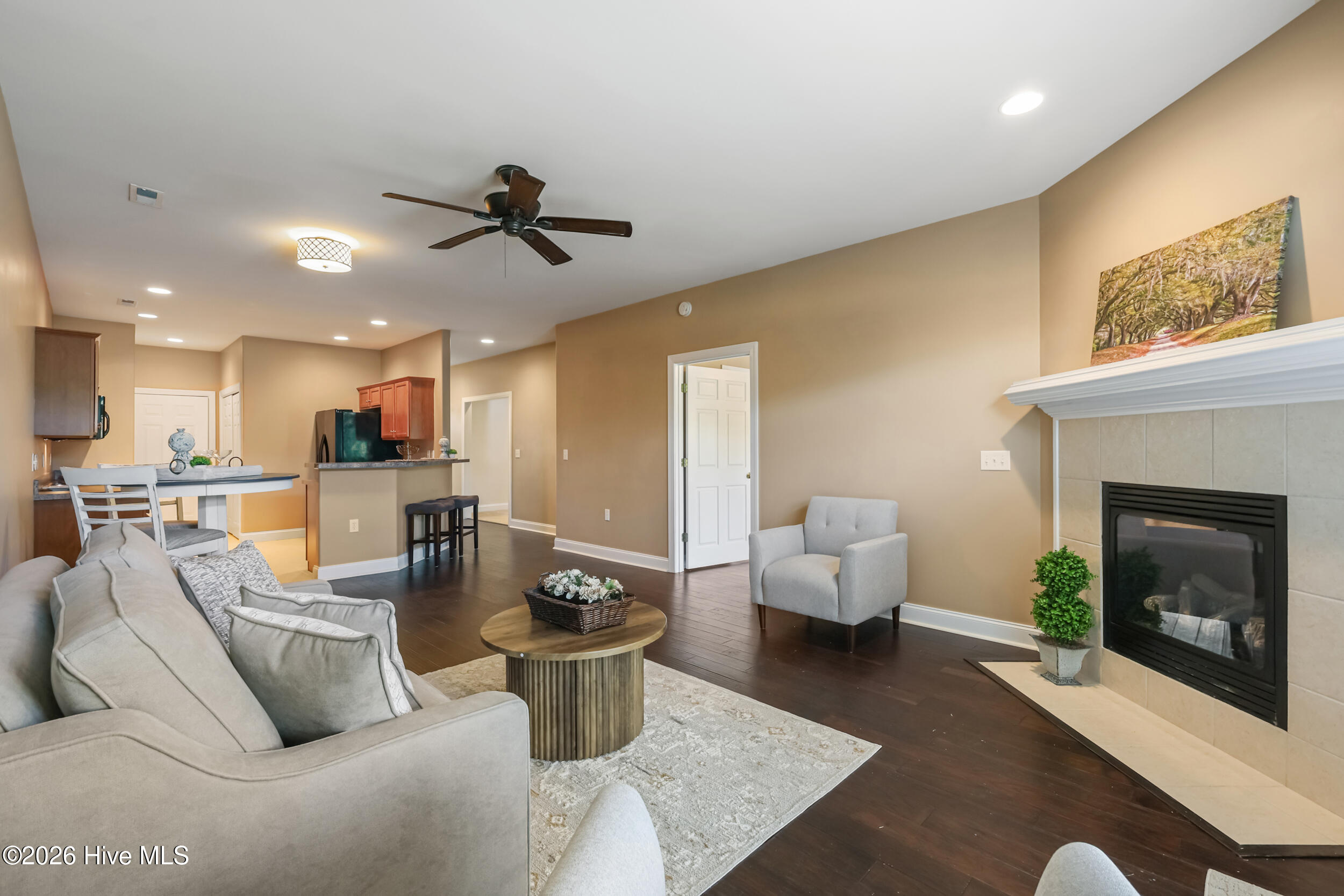 100552325 | Photo 36