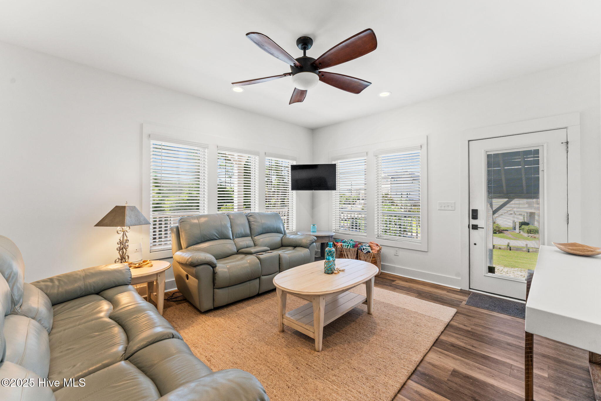 100514865 | Photo 57