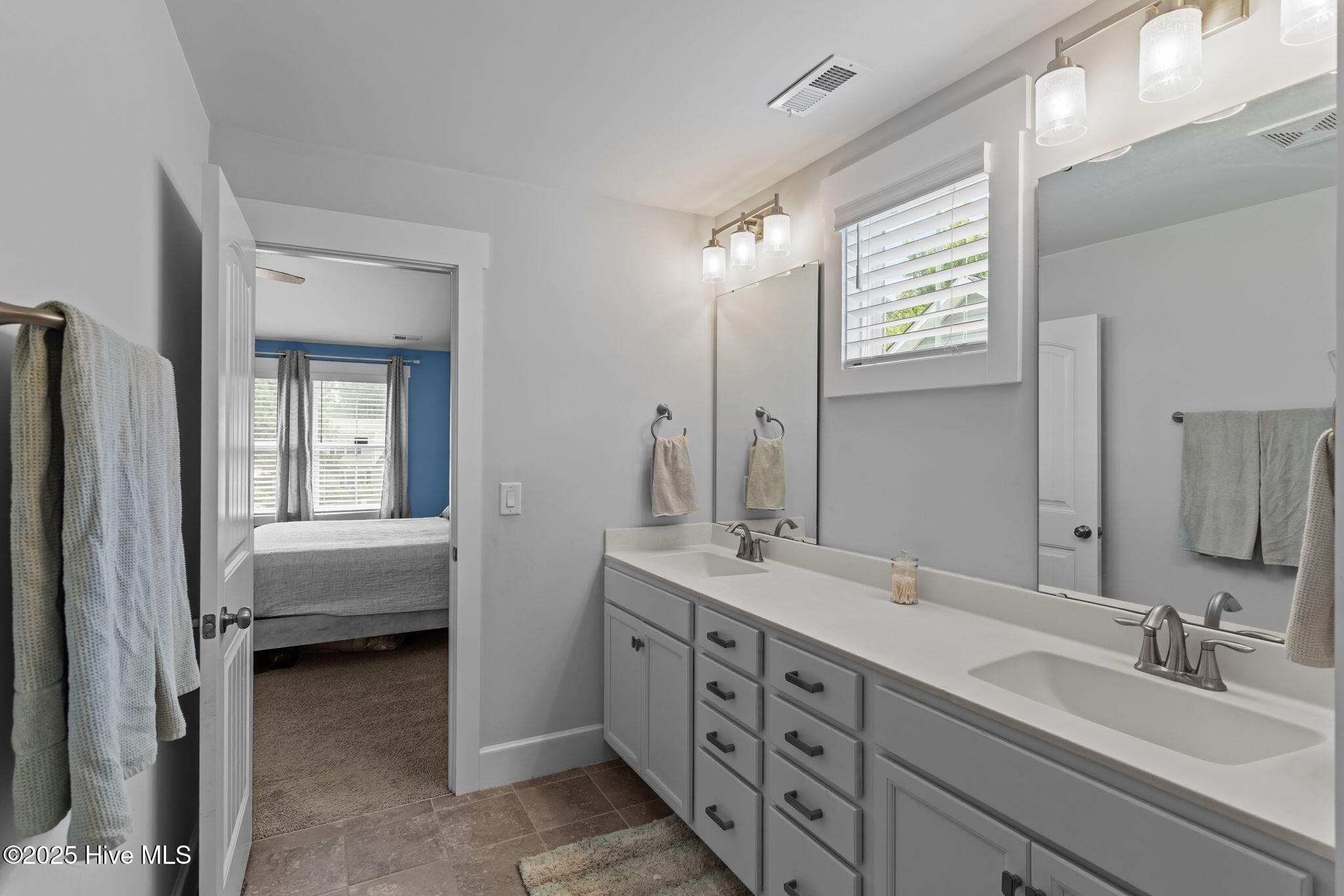 100528839 | Photo 32