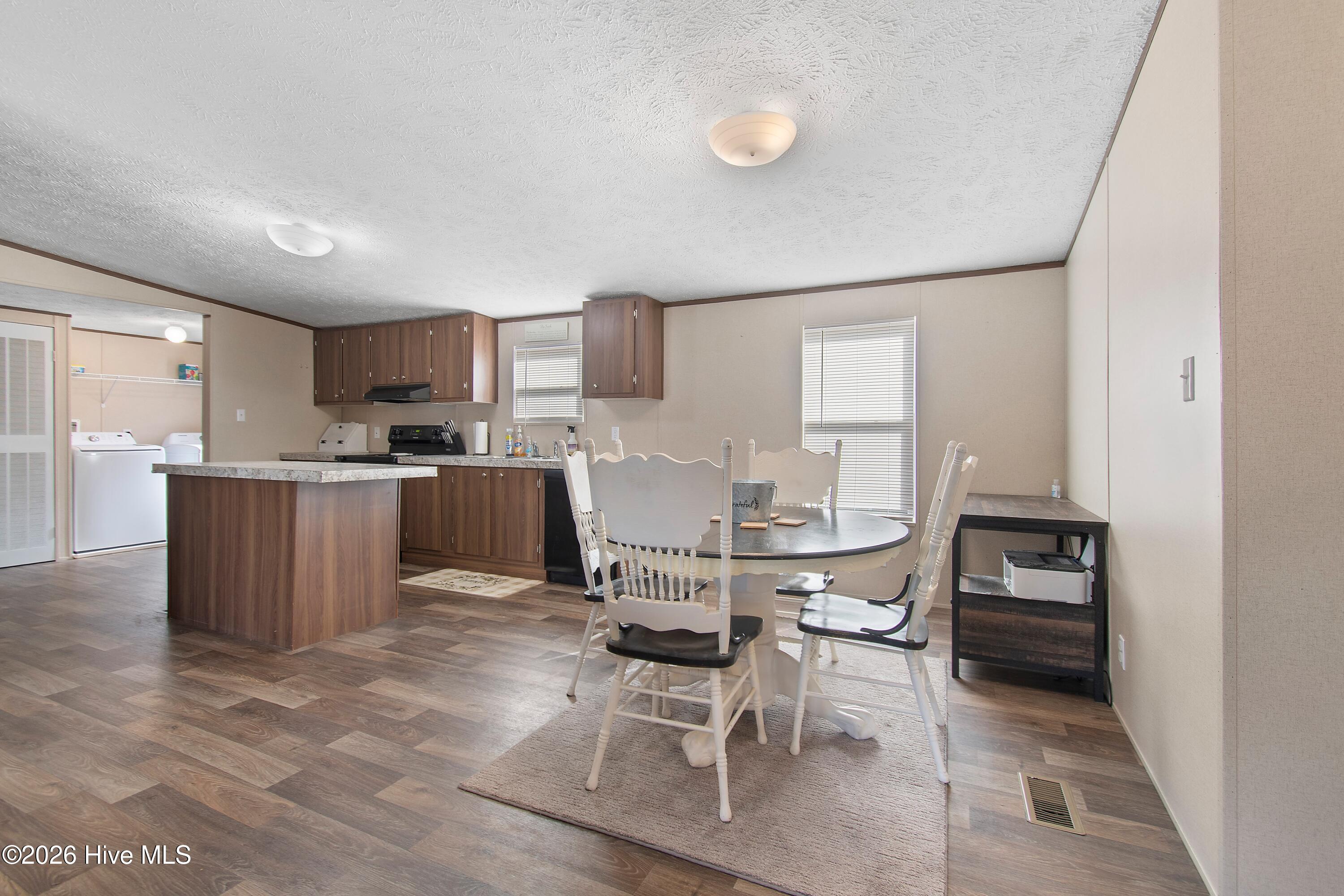 100563452 | Photo 11