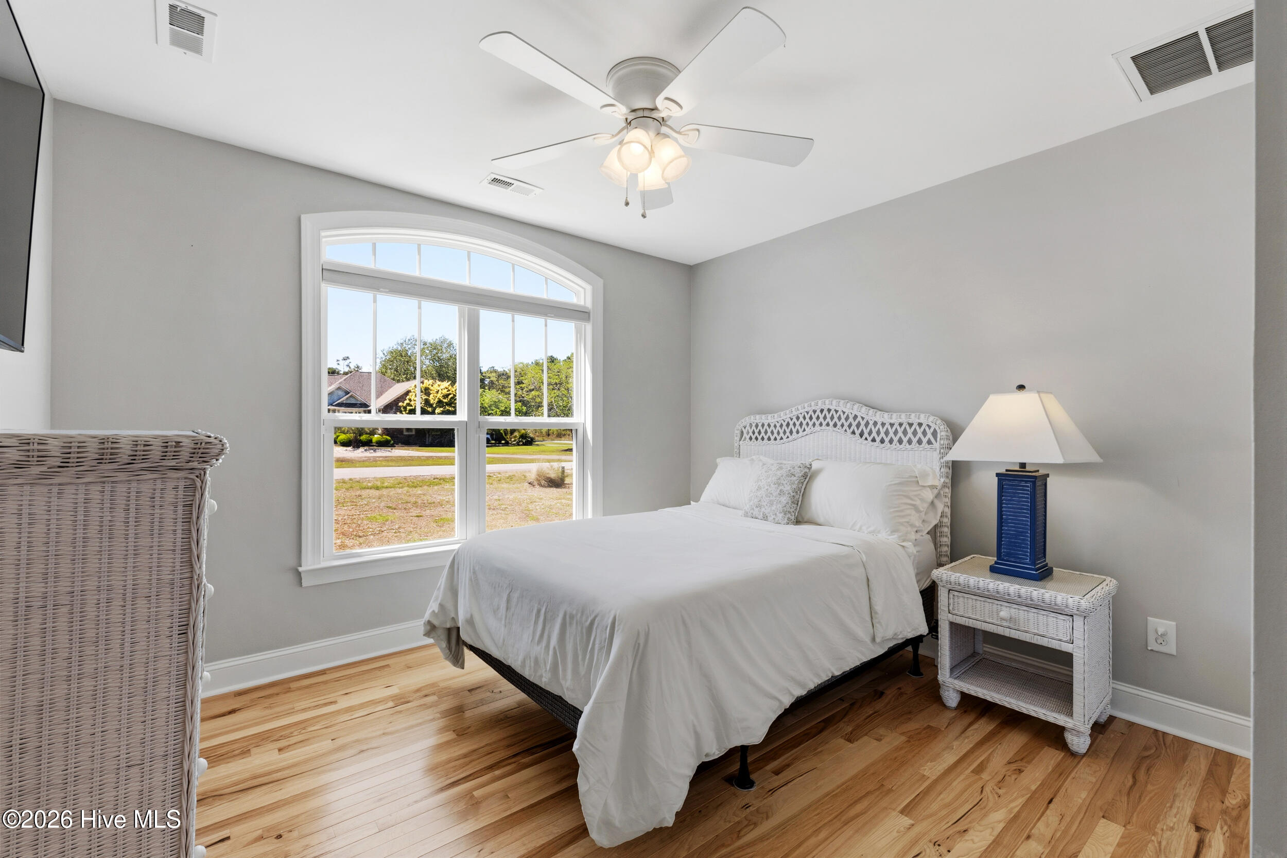 100569196 | Photo 25