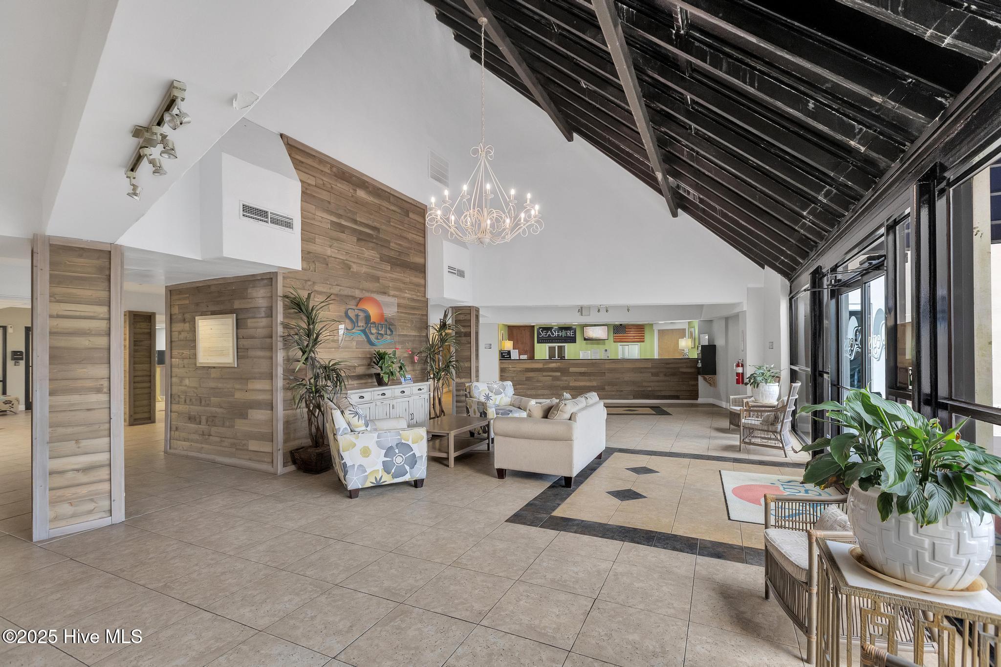 100515705 | Photo 35