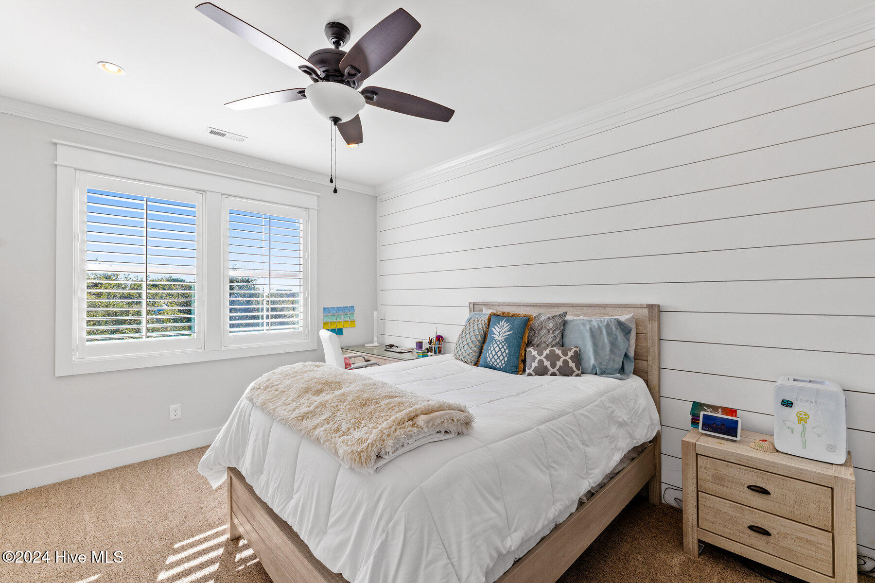 100548763 | Photo 72