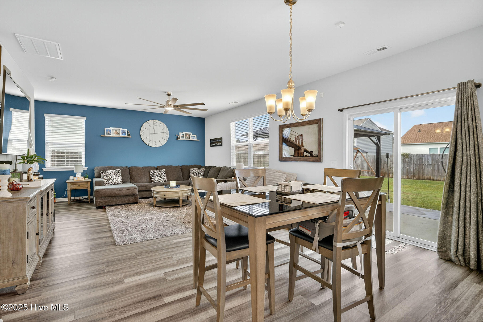 100535181 | Photo 15