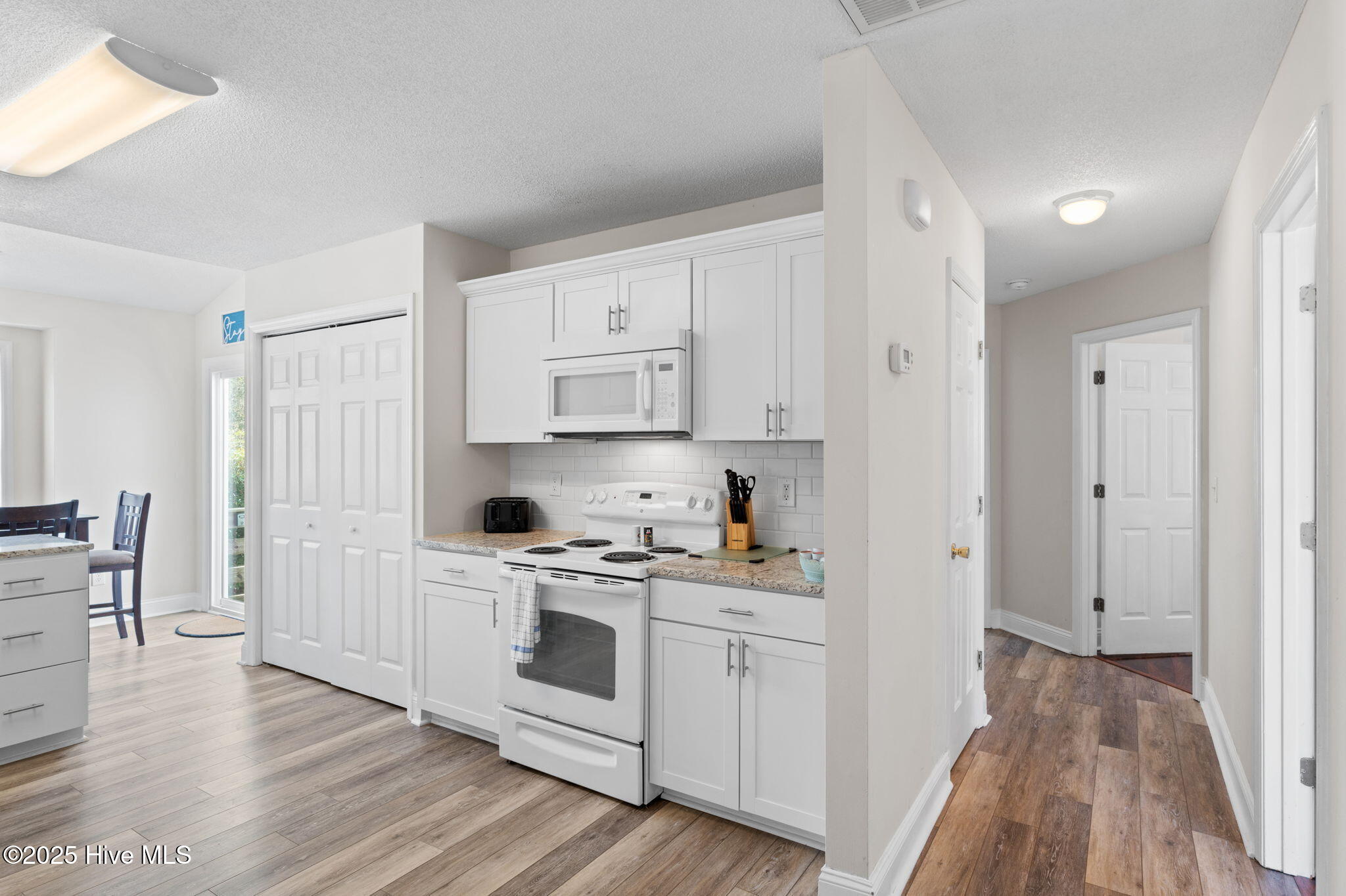 100558443 | Photo 12