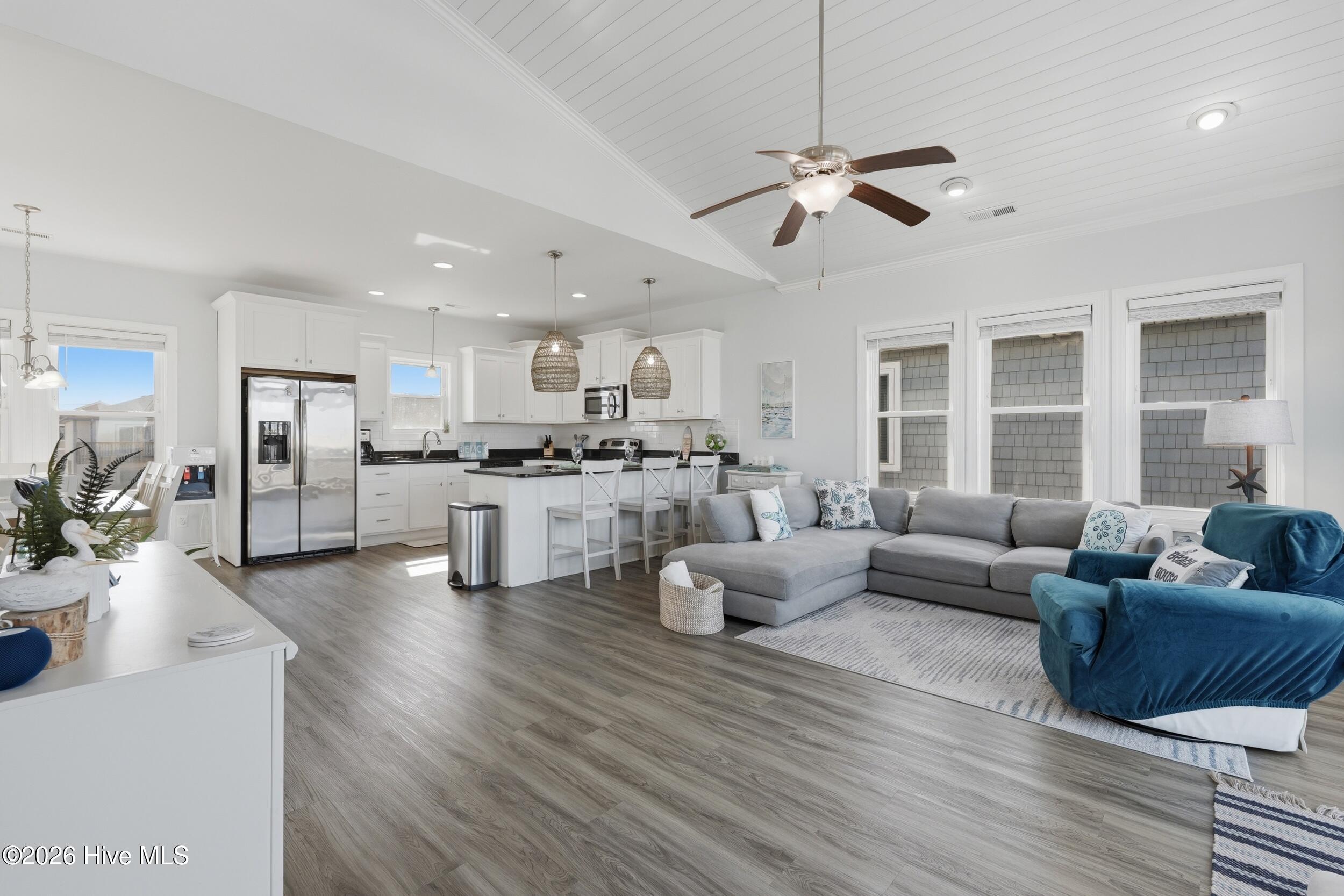 100565871 | Photo 41