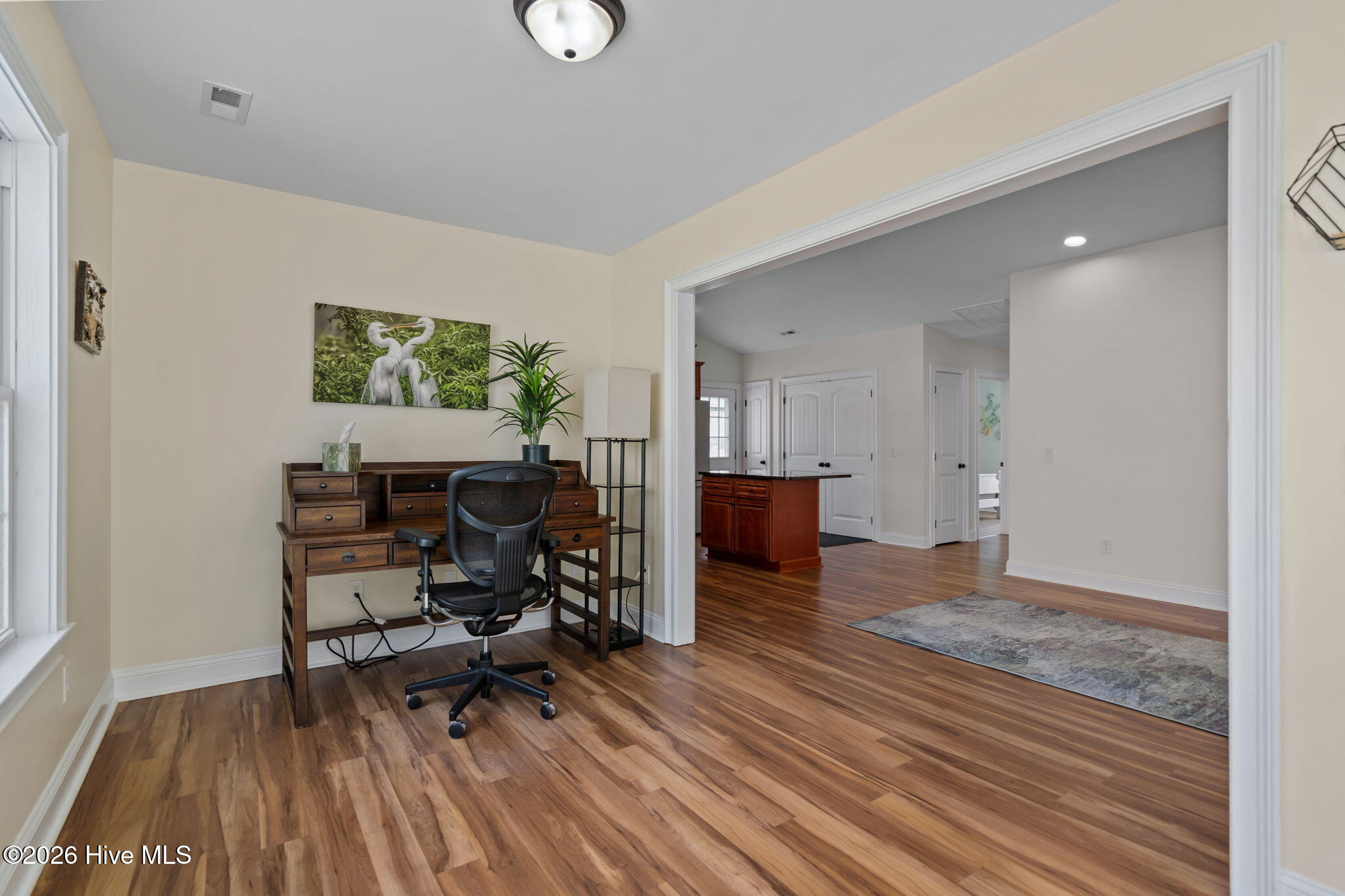 100566759 | Photo 20