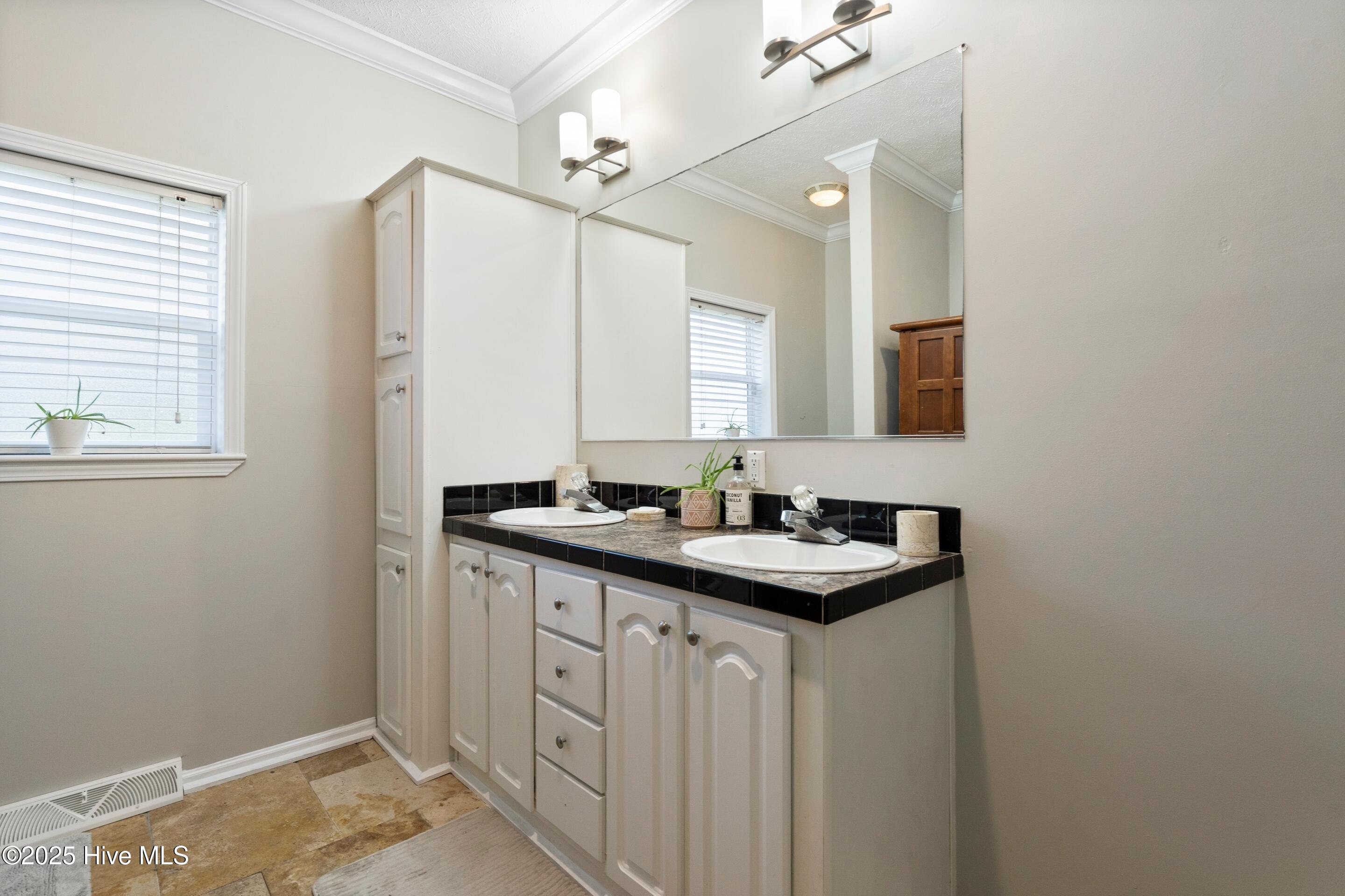 100535134 | Photo 22