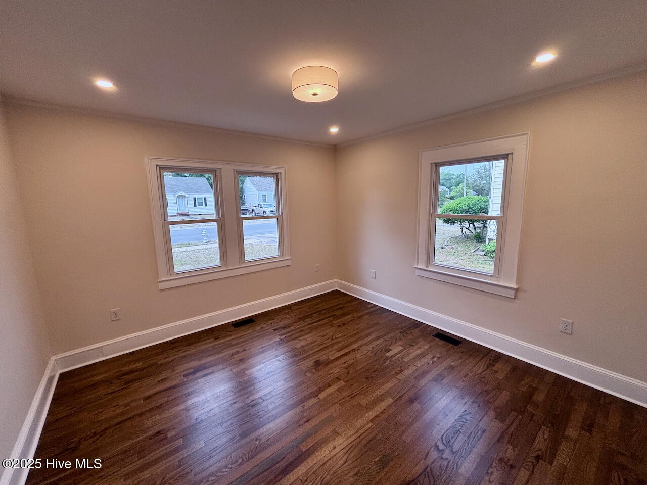 100519512 | Photo 13