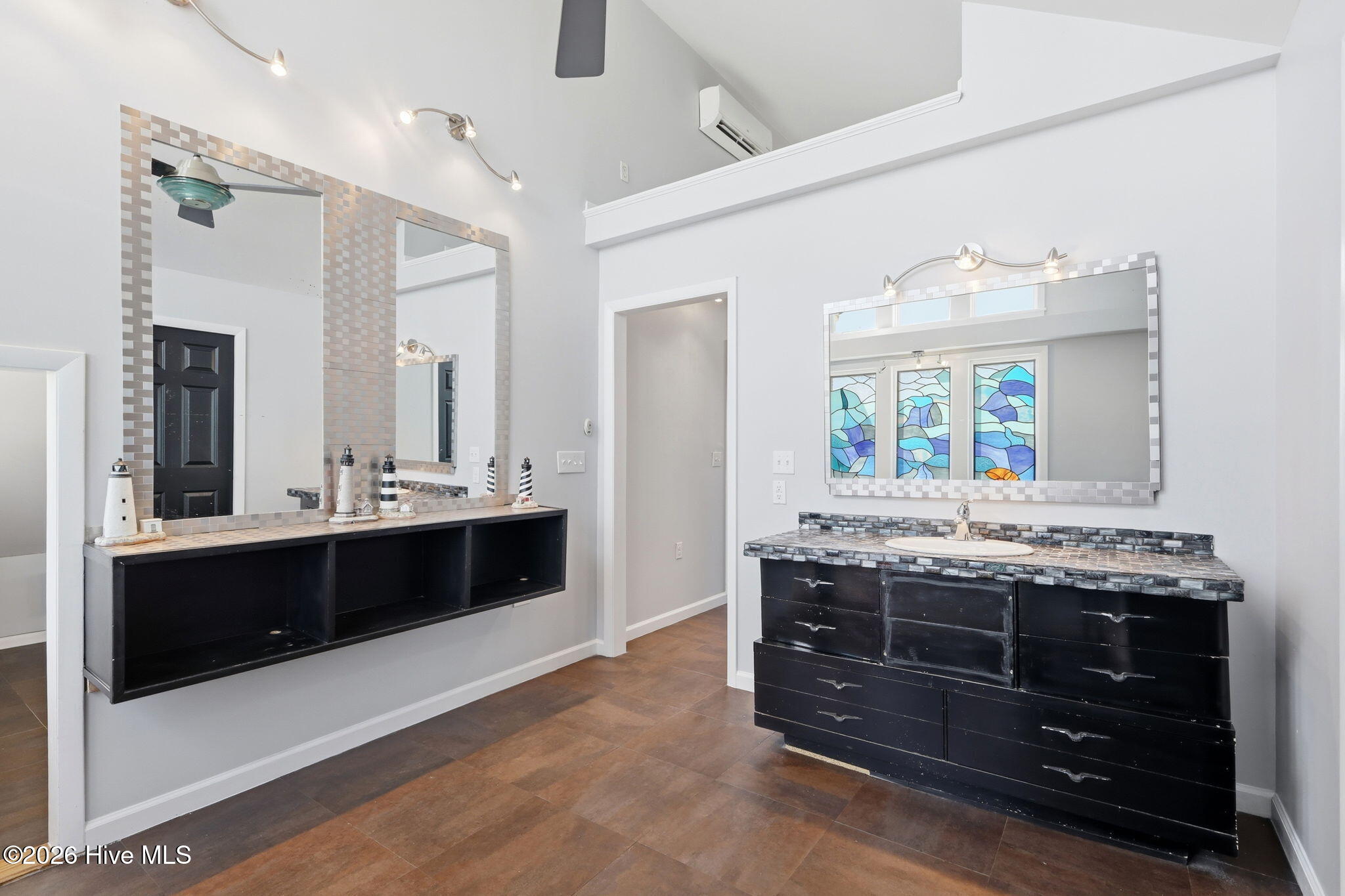 Bathroom 2 (upstairs)