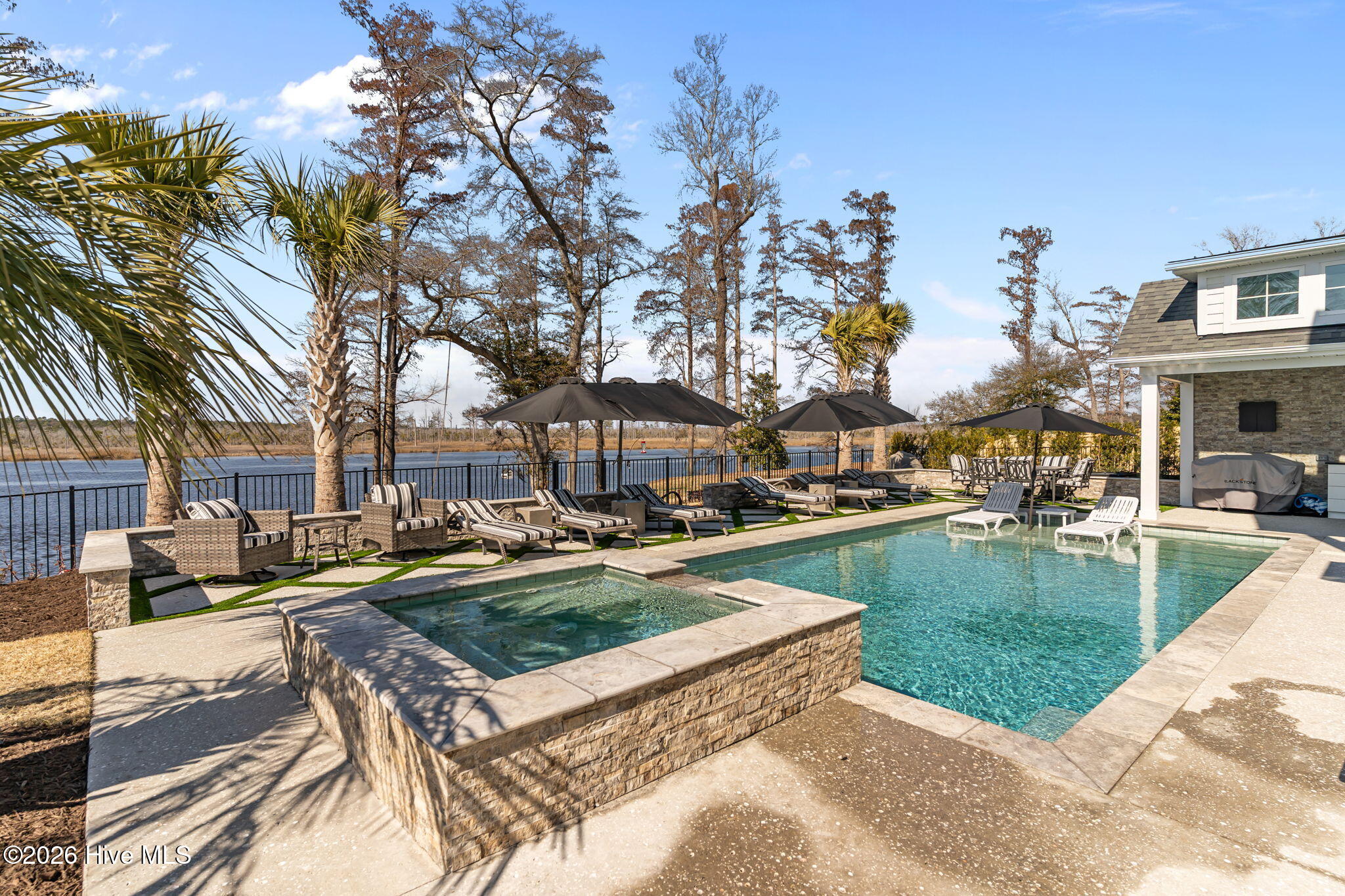 100554448 | Photo 40