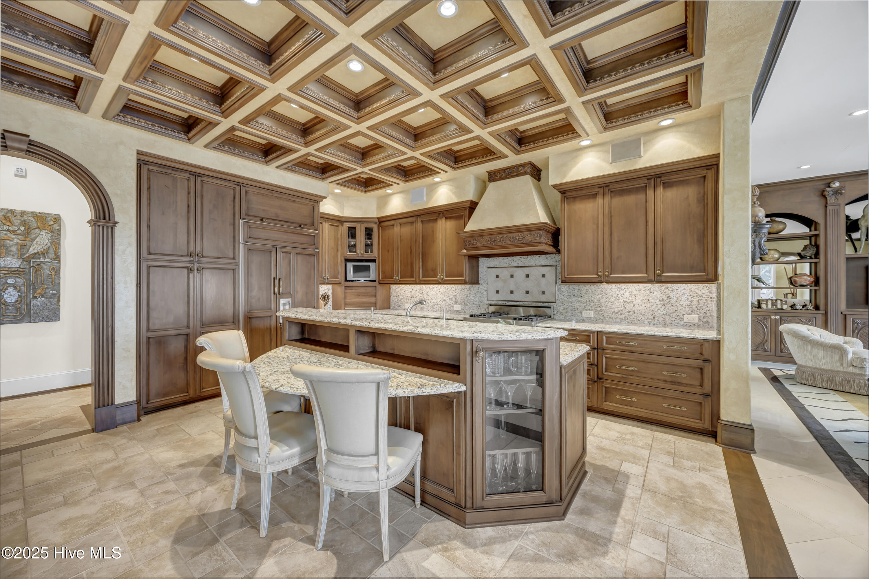 100530989 | Photo 16