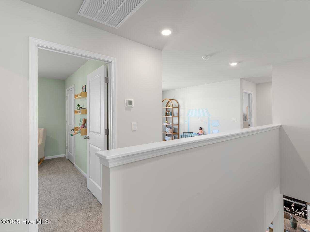 100545316 | Photo 22