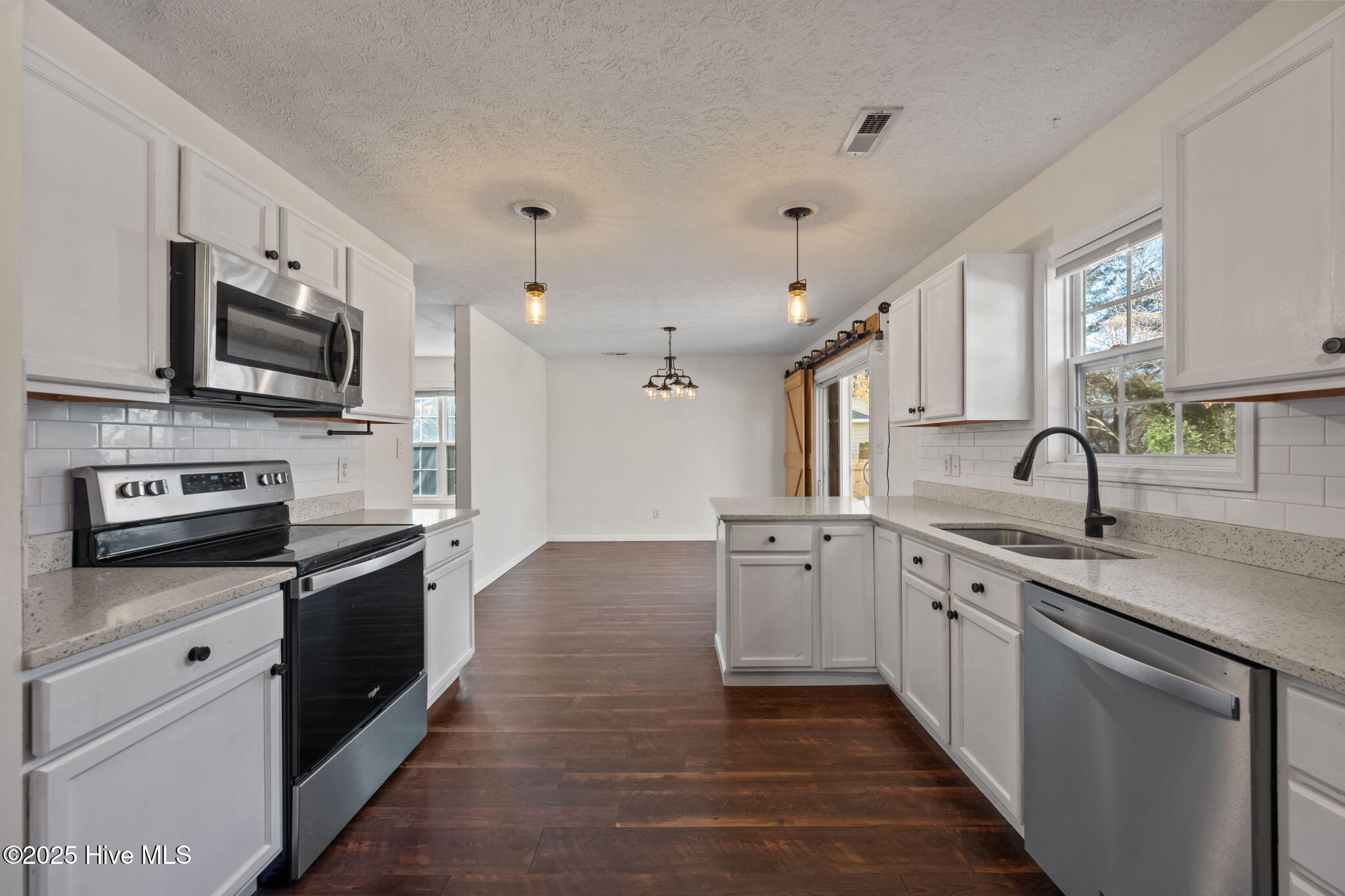 100546746 | Photo 10