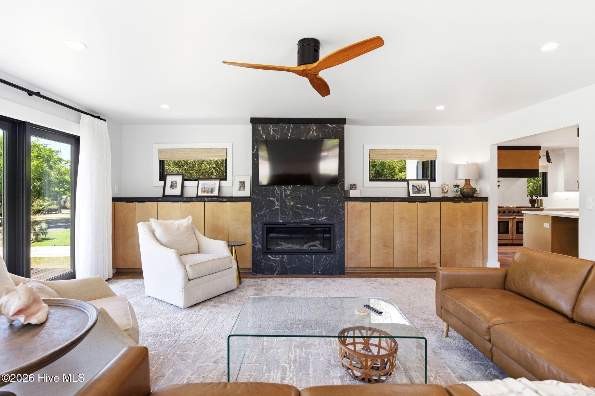 100568012 | Photo 14