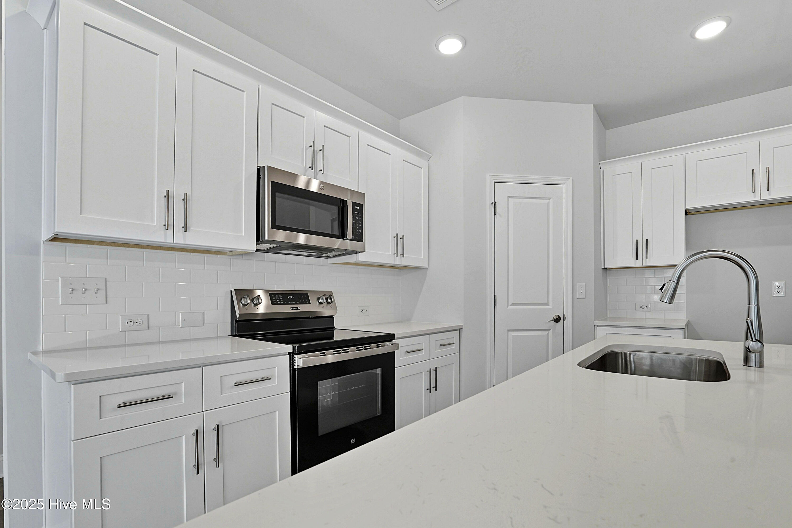 2594 (&2604&2610) Bellamy Drive SW, Supply, NC 28462 – photo 9: HP3V6A9179