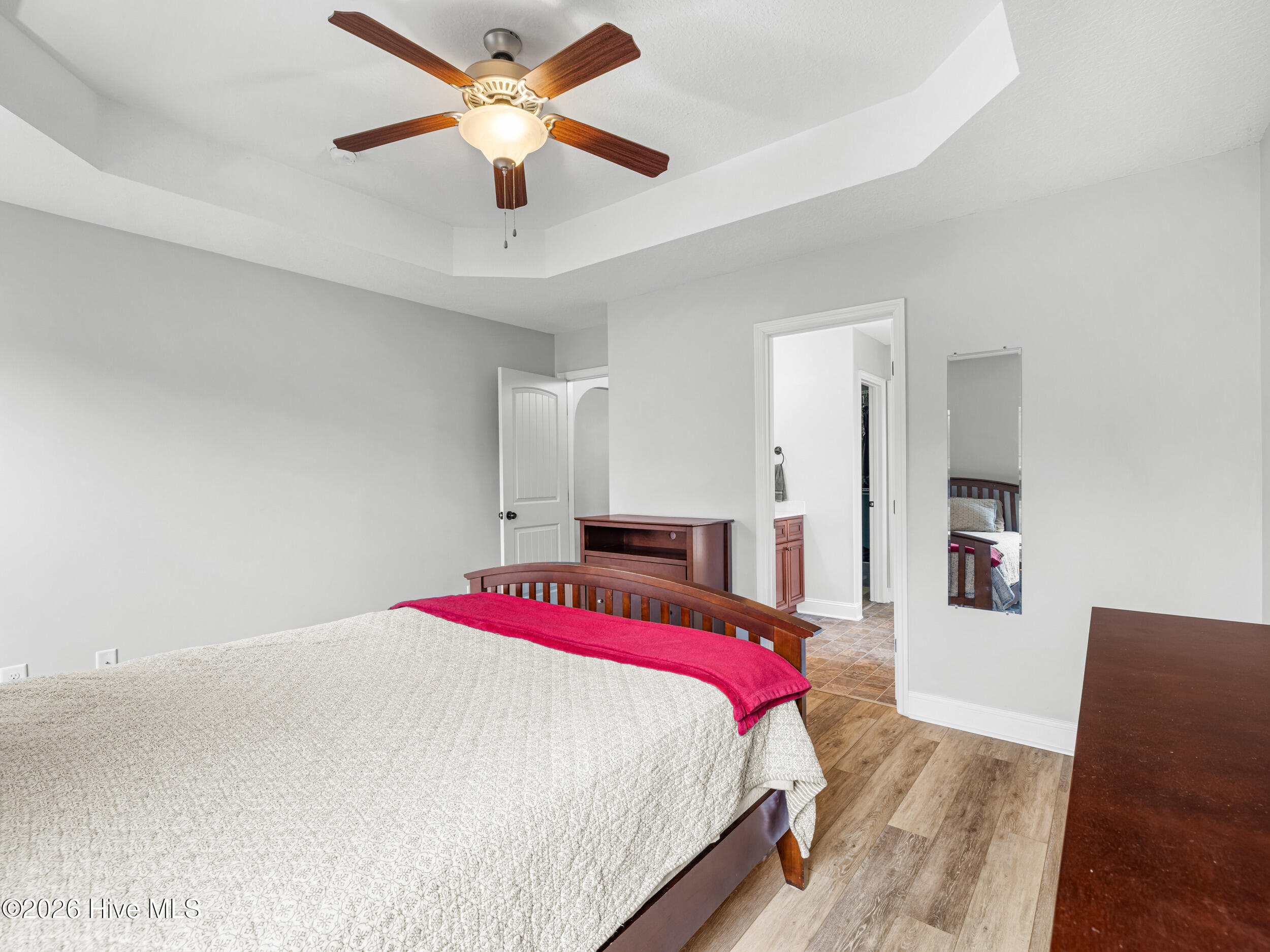 100548593 | Photo 23