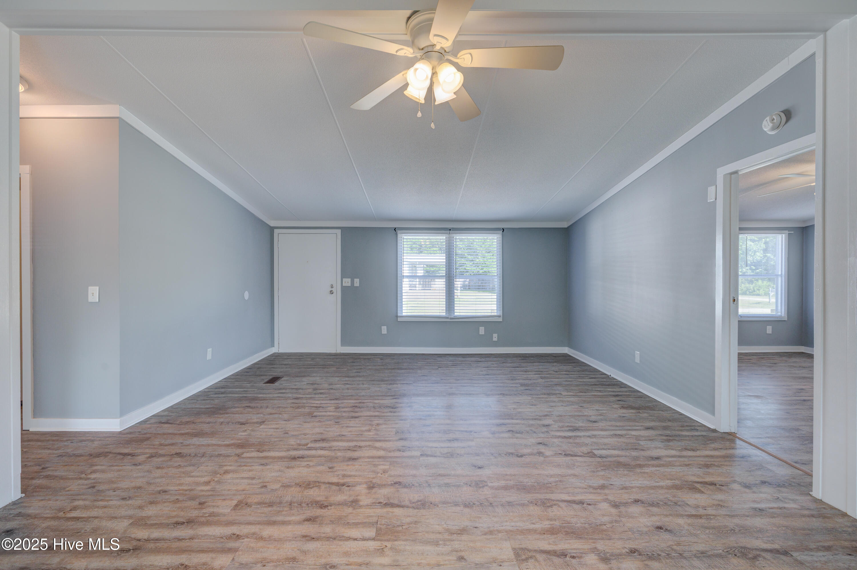 100516648 | Photo 14