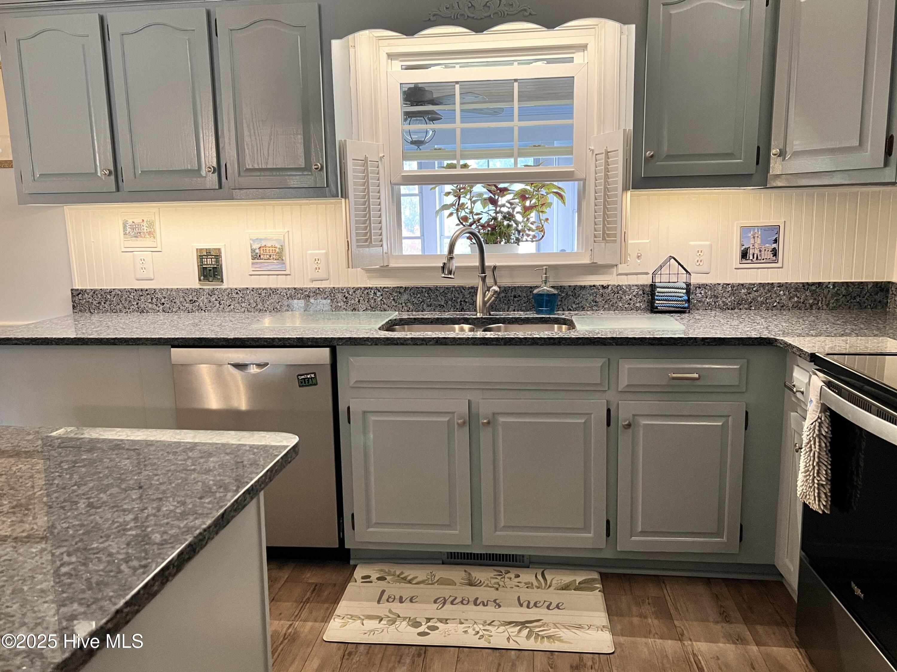 100542615 | Photo 21