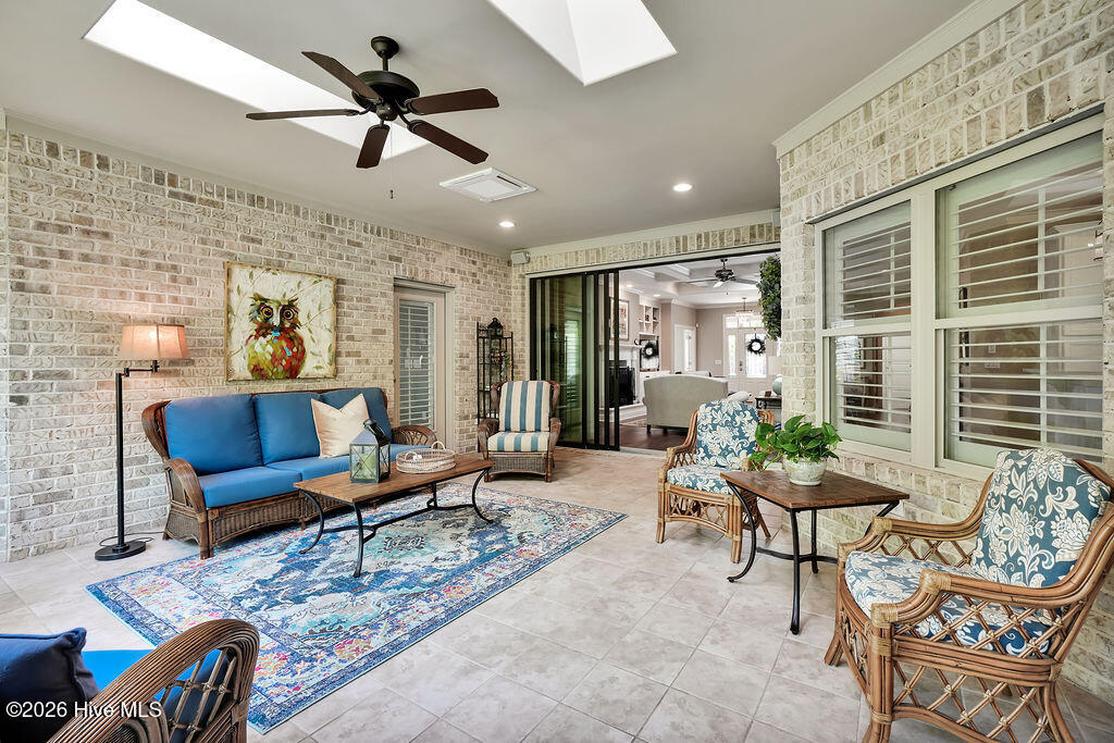 100562114 | Photo 17