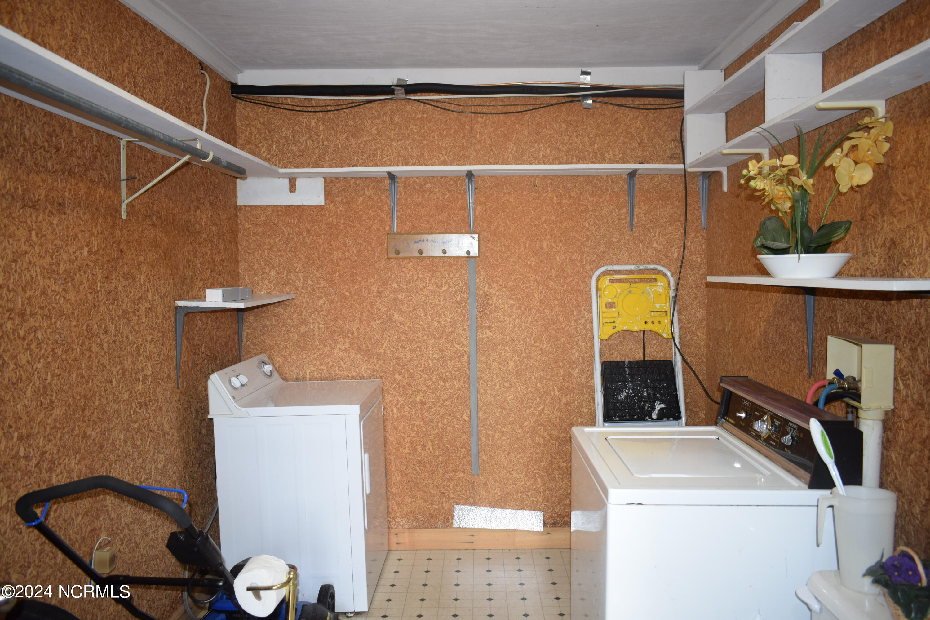 100545109 | Photo 45