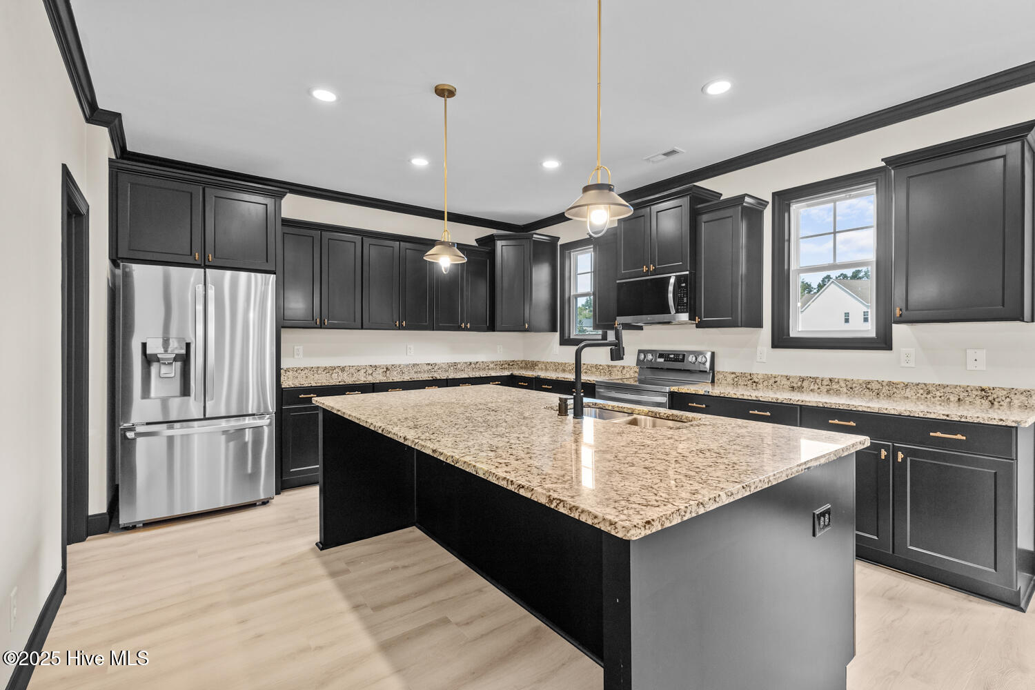 100536323 | Photo 20