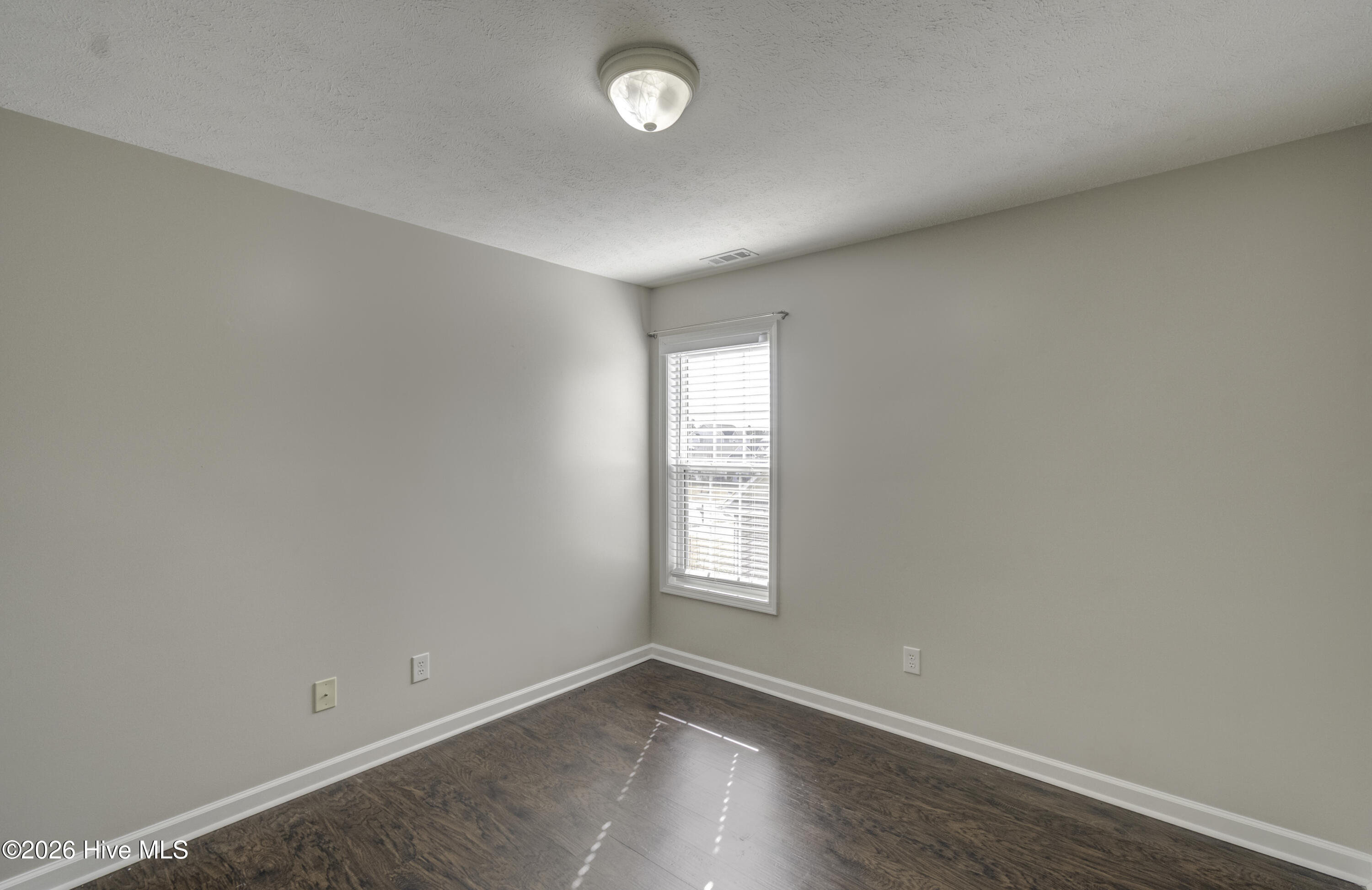 100549263 | Photo 51