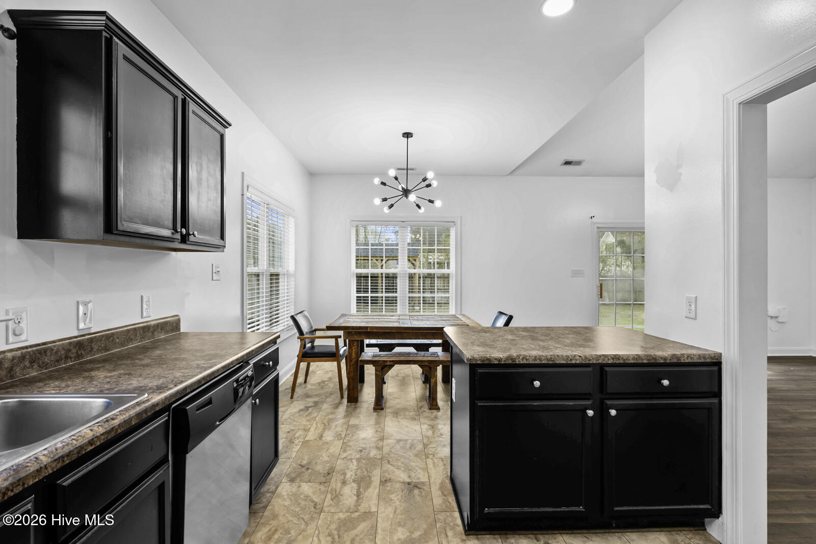 100564555 | Photo 12