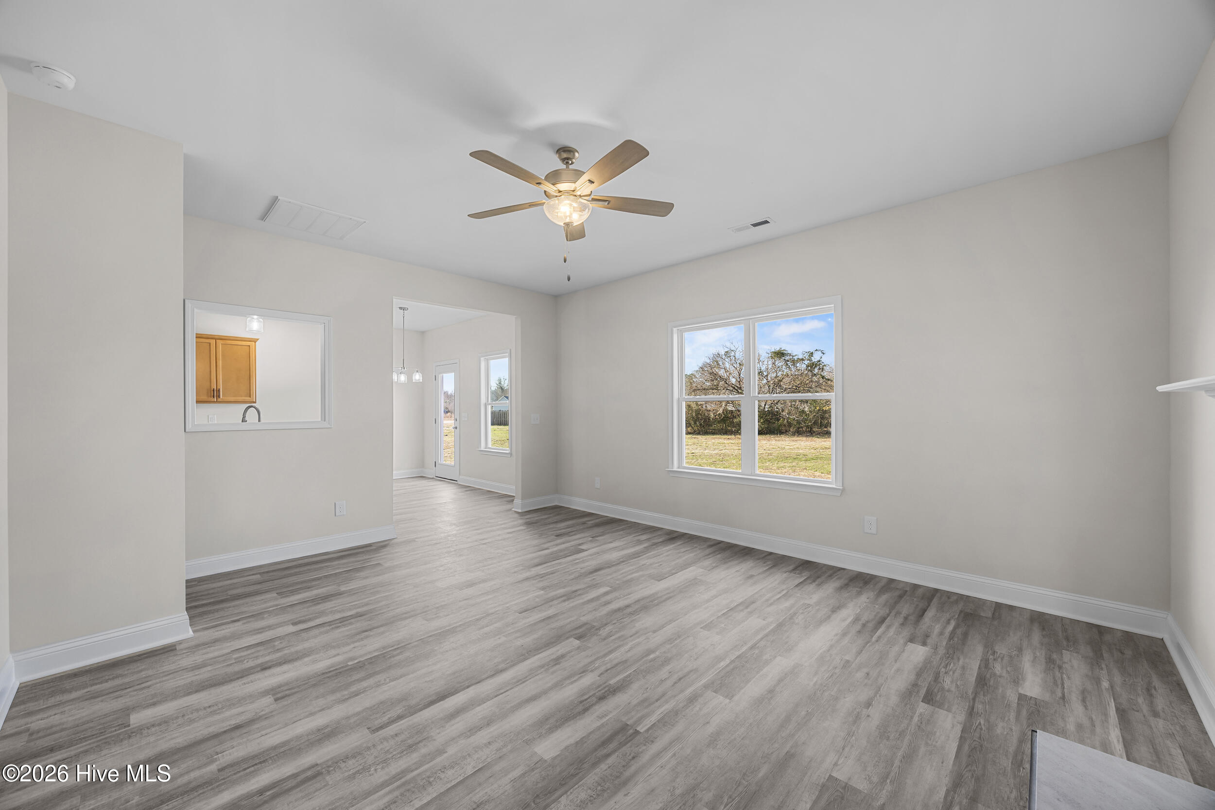 100552403 | Photo 12