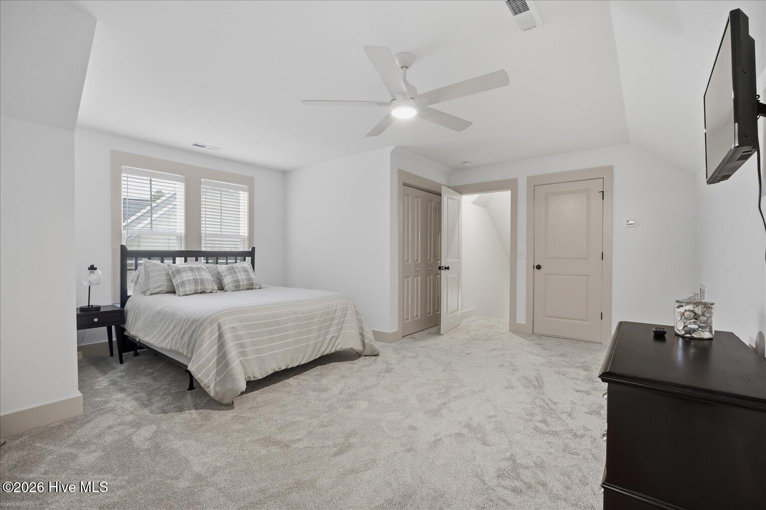 100562705 | Photo 48