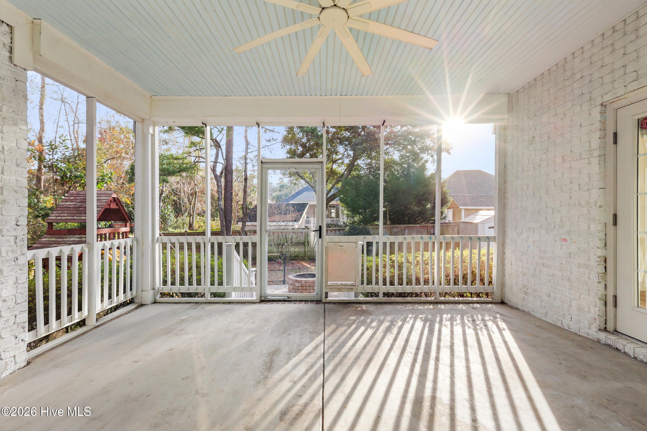 100547349 | Photo 41