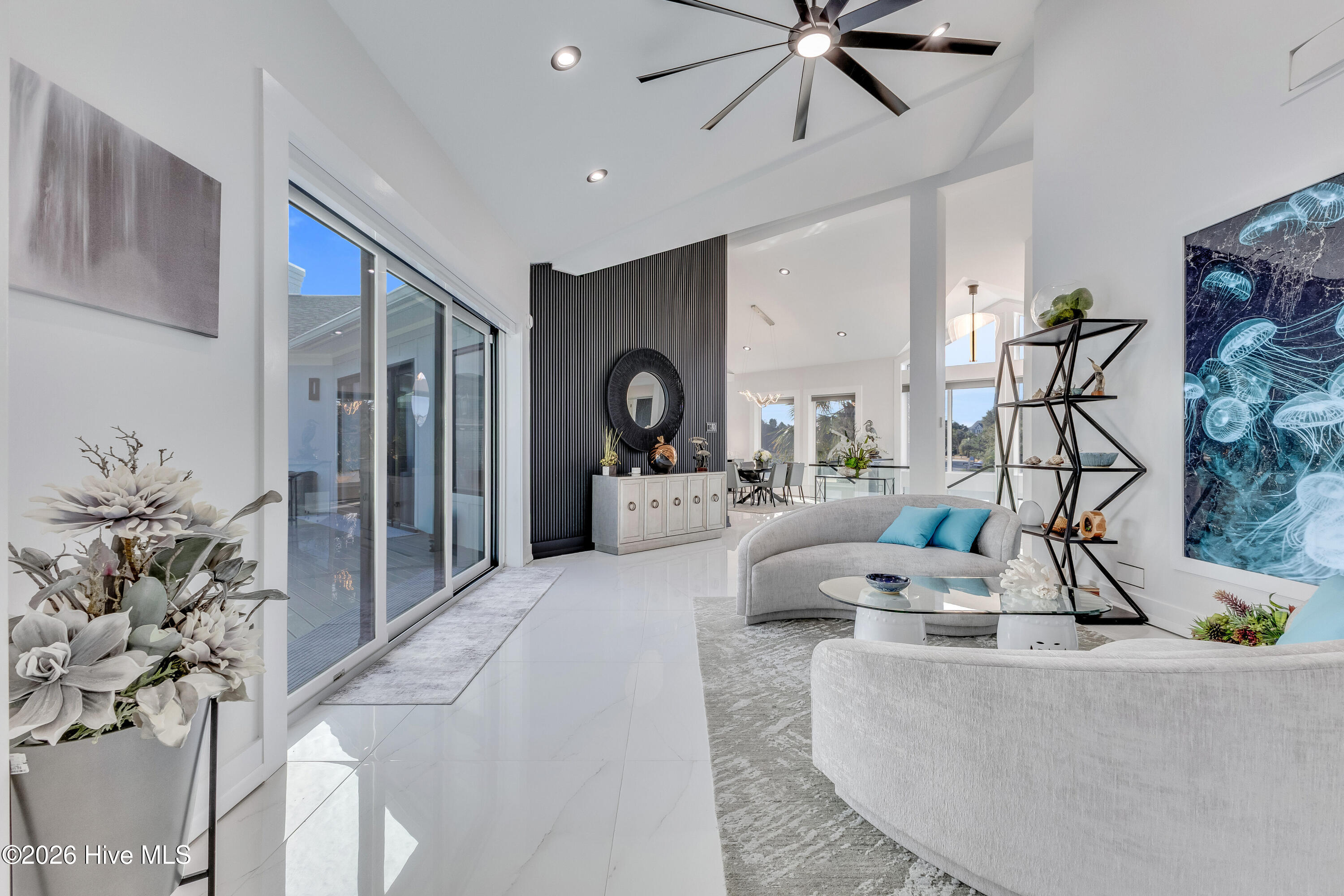 100559856 | Photo 26