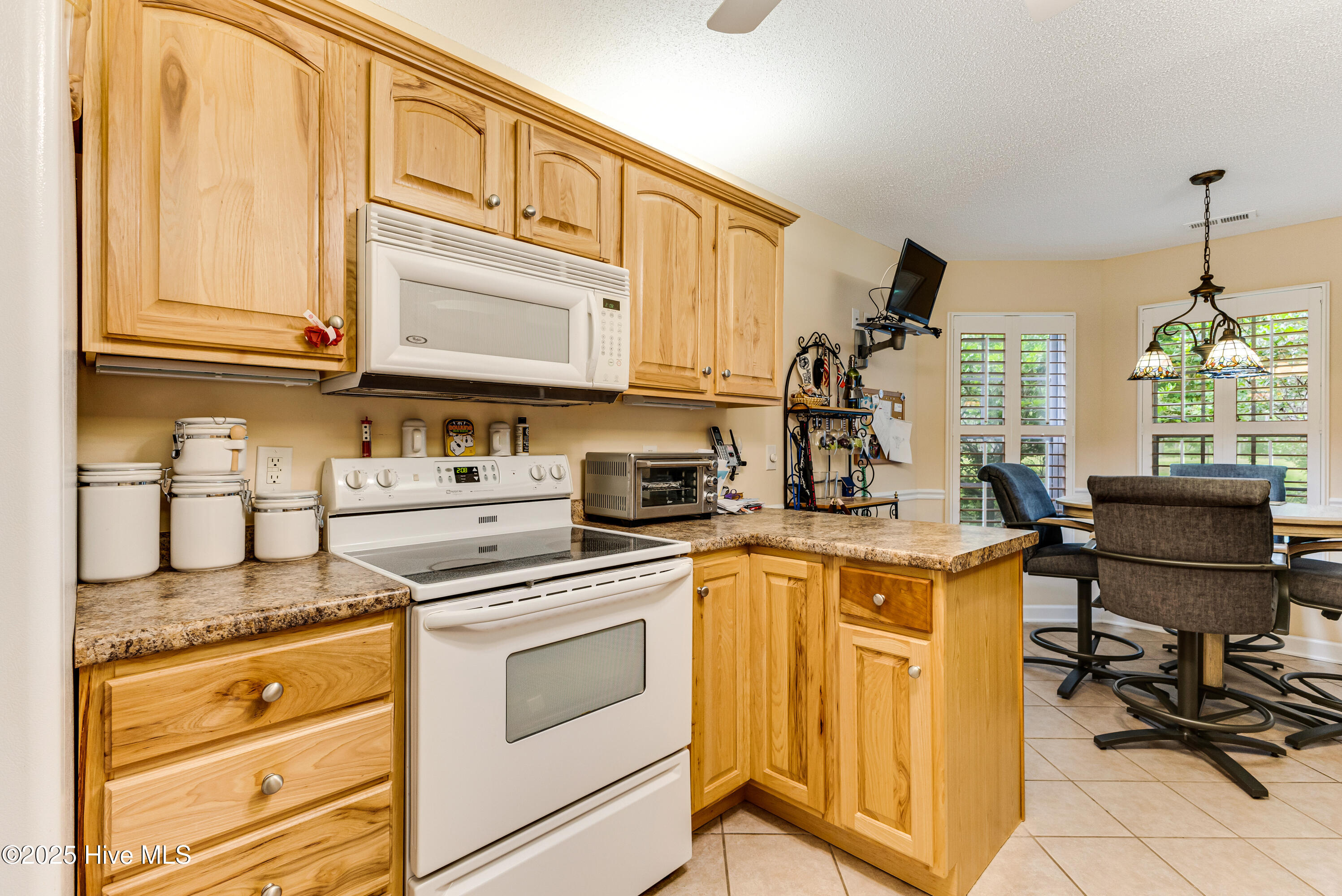 100512828 | Photo 15