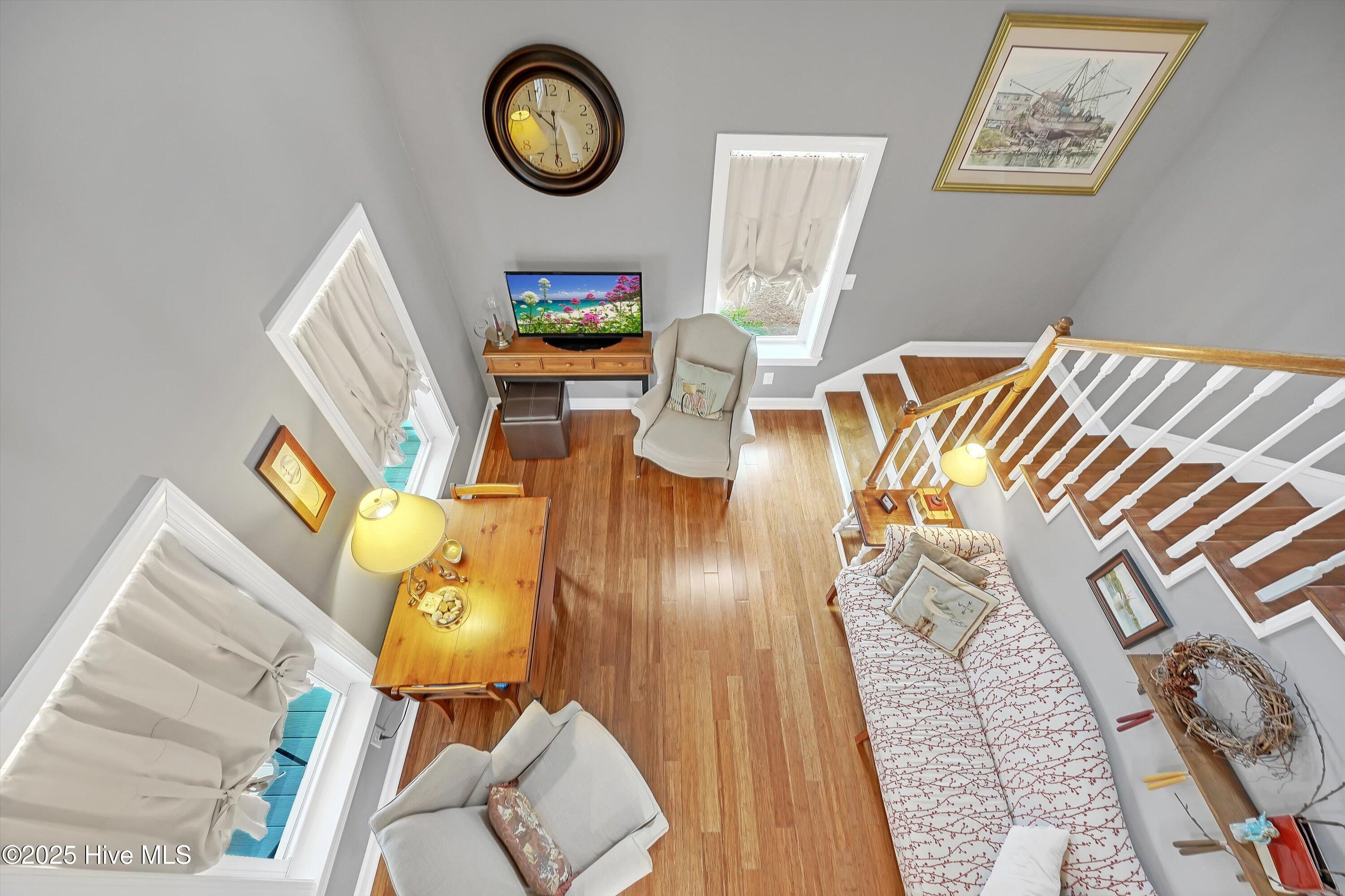 100532253 | Photo 16