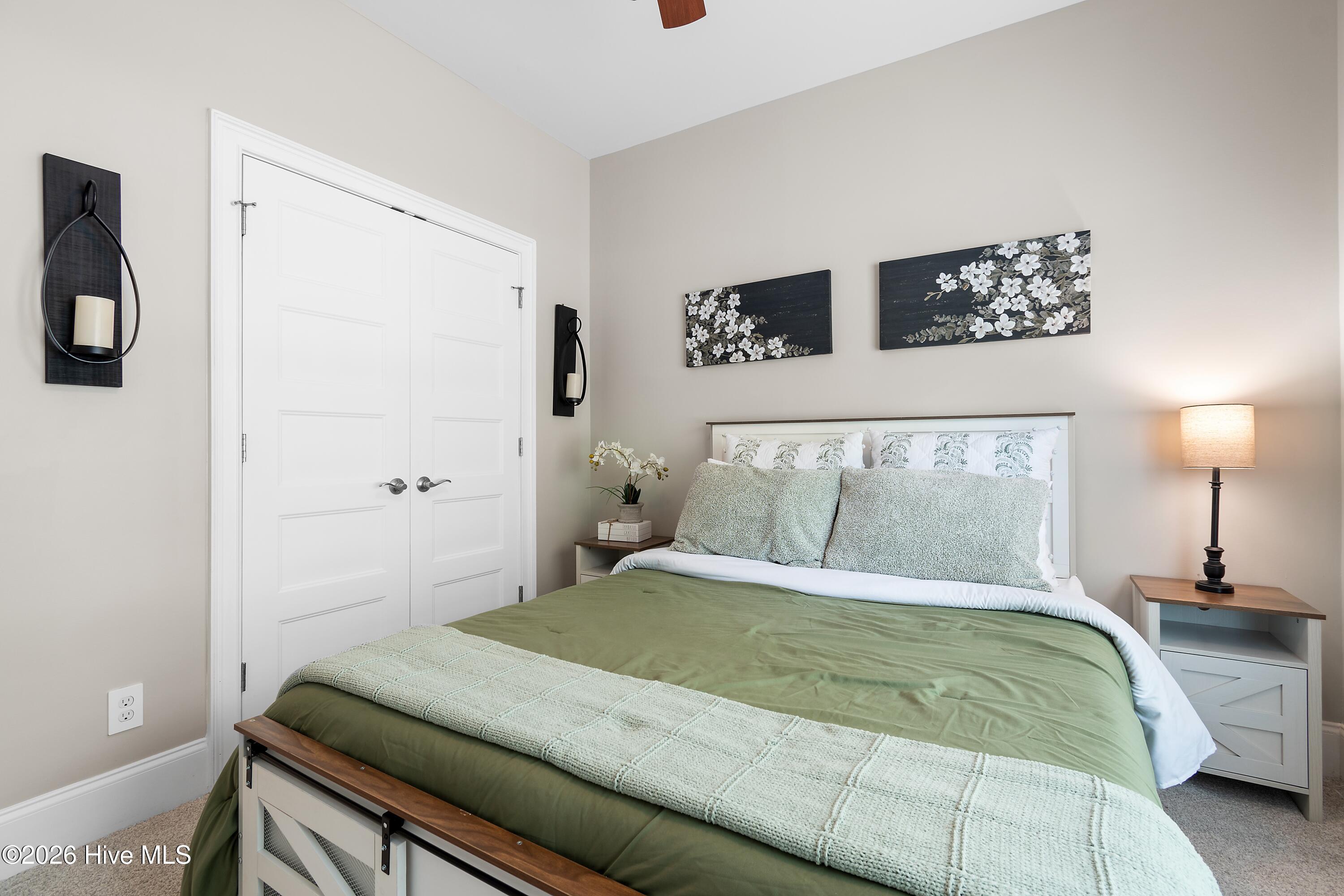 100565384 | Photo 23