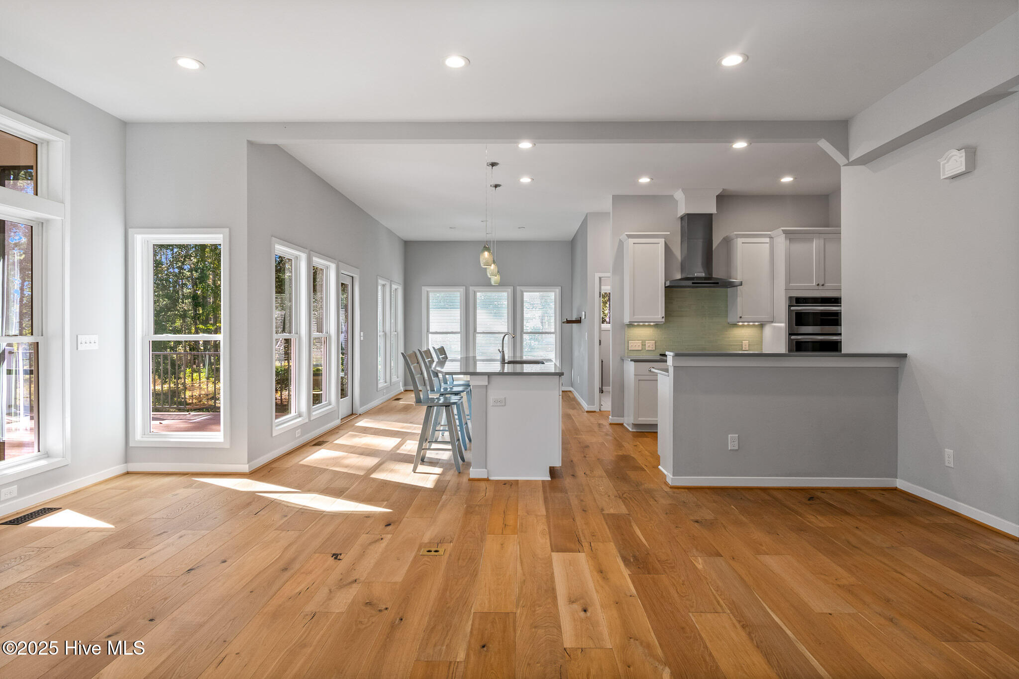 100540412 | Photo 22