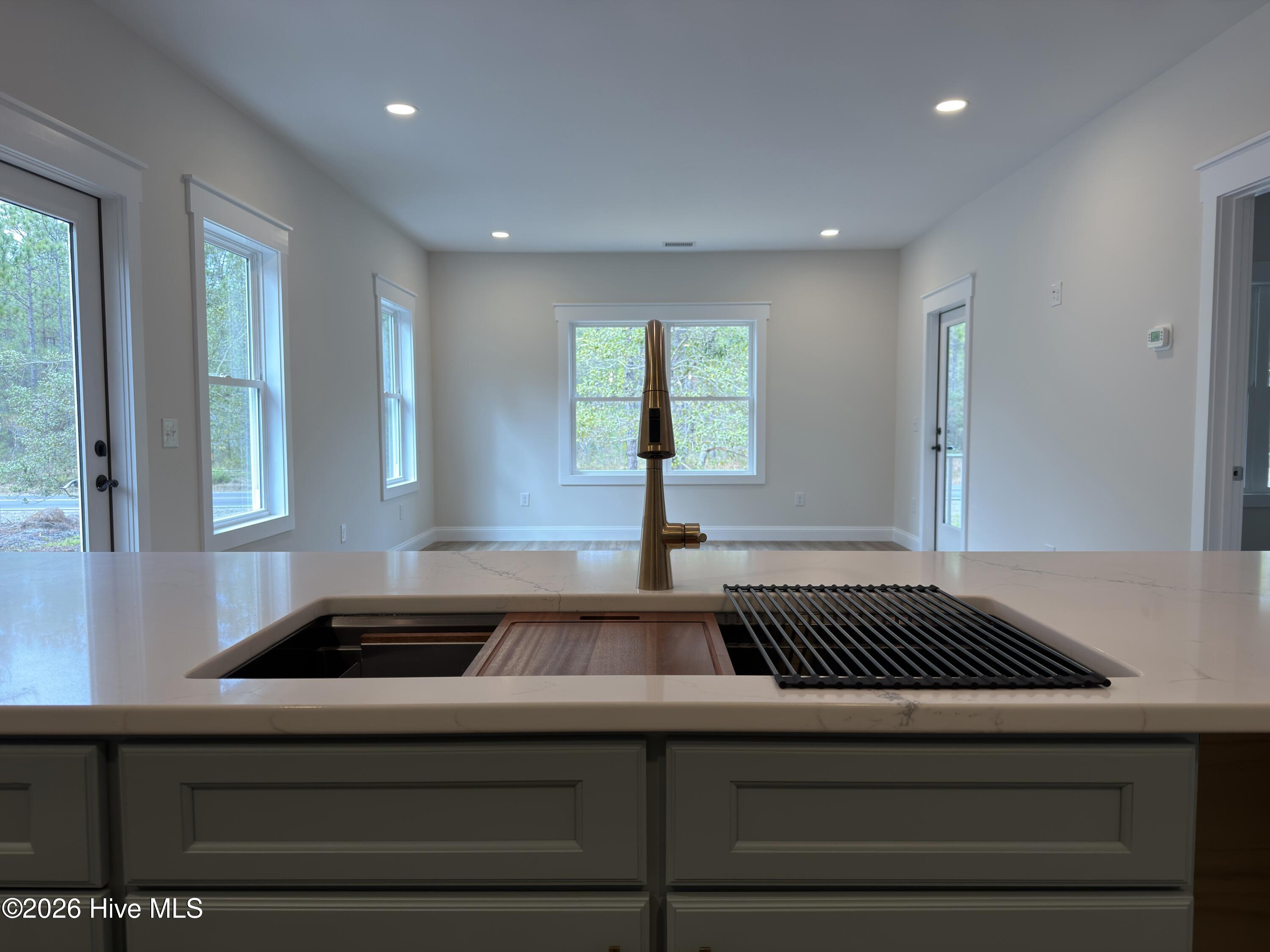 100548446 | Photo 14