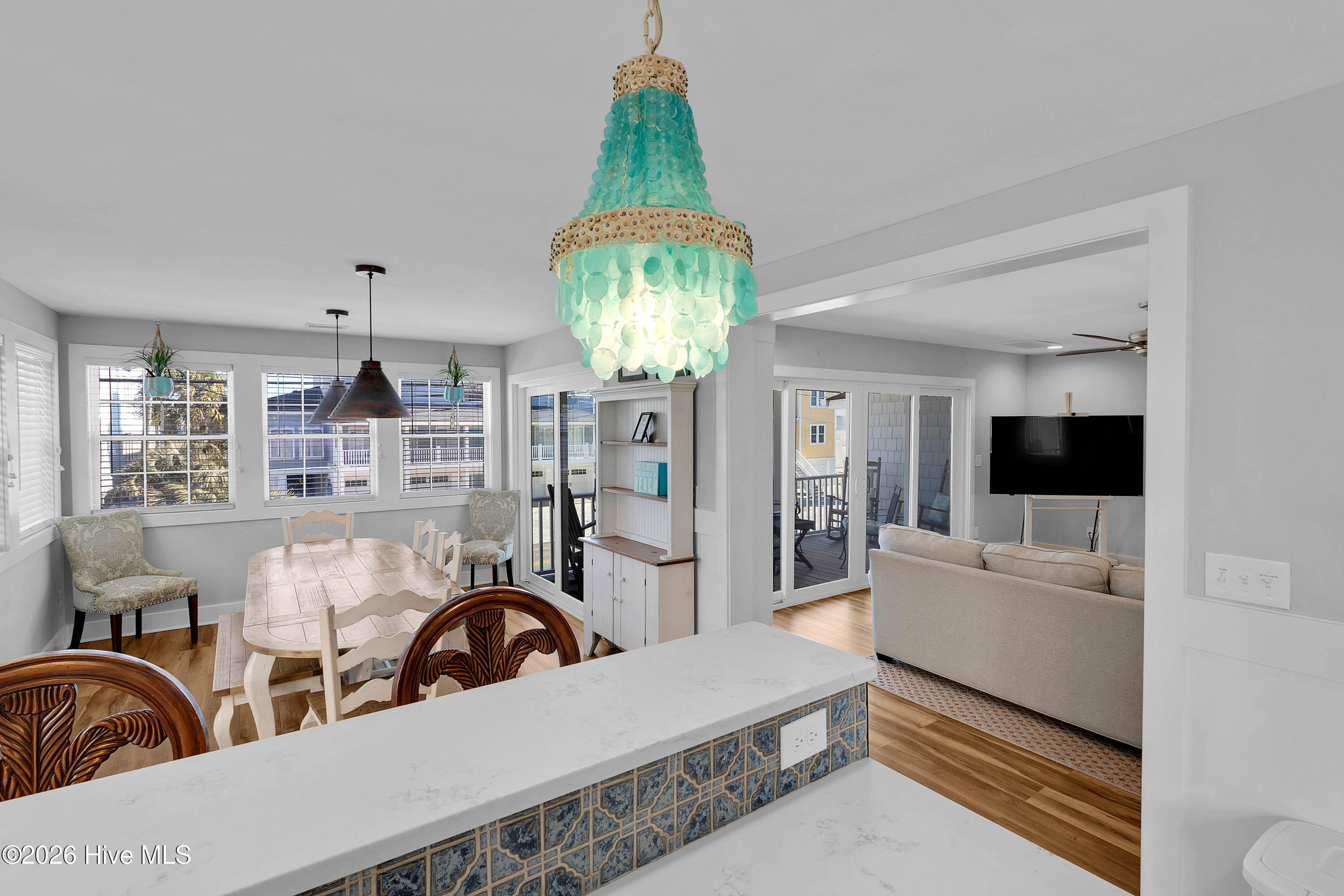 100550780 | Photo 36