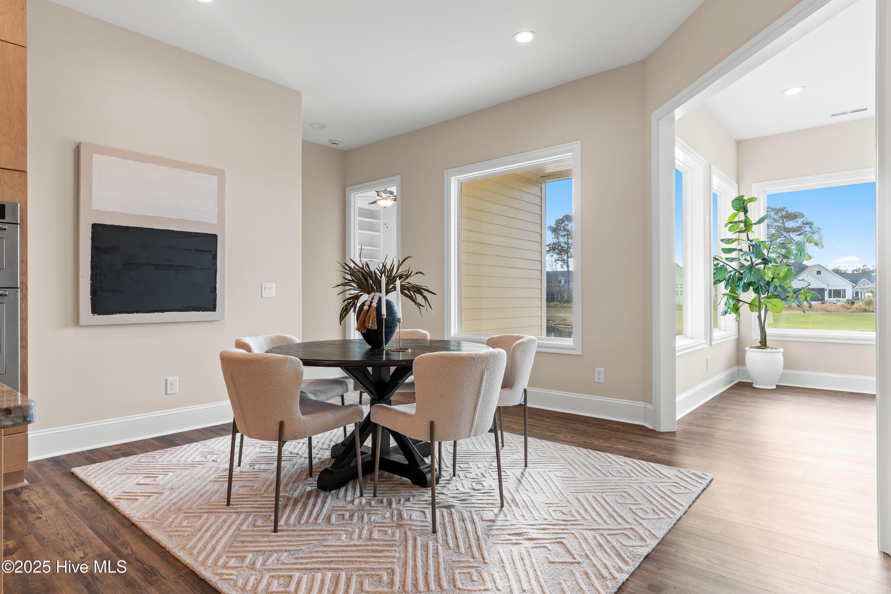 100524030 | Photo 25