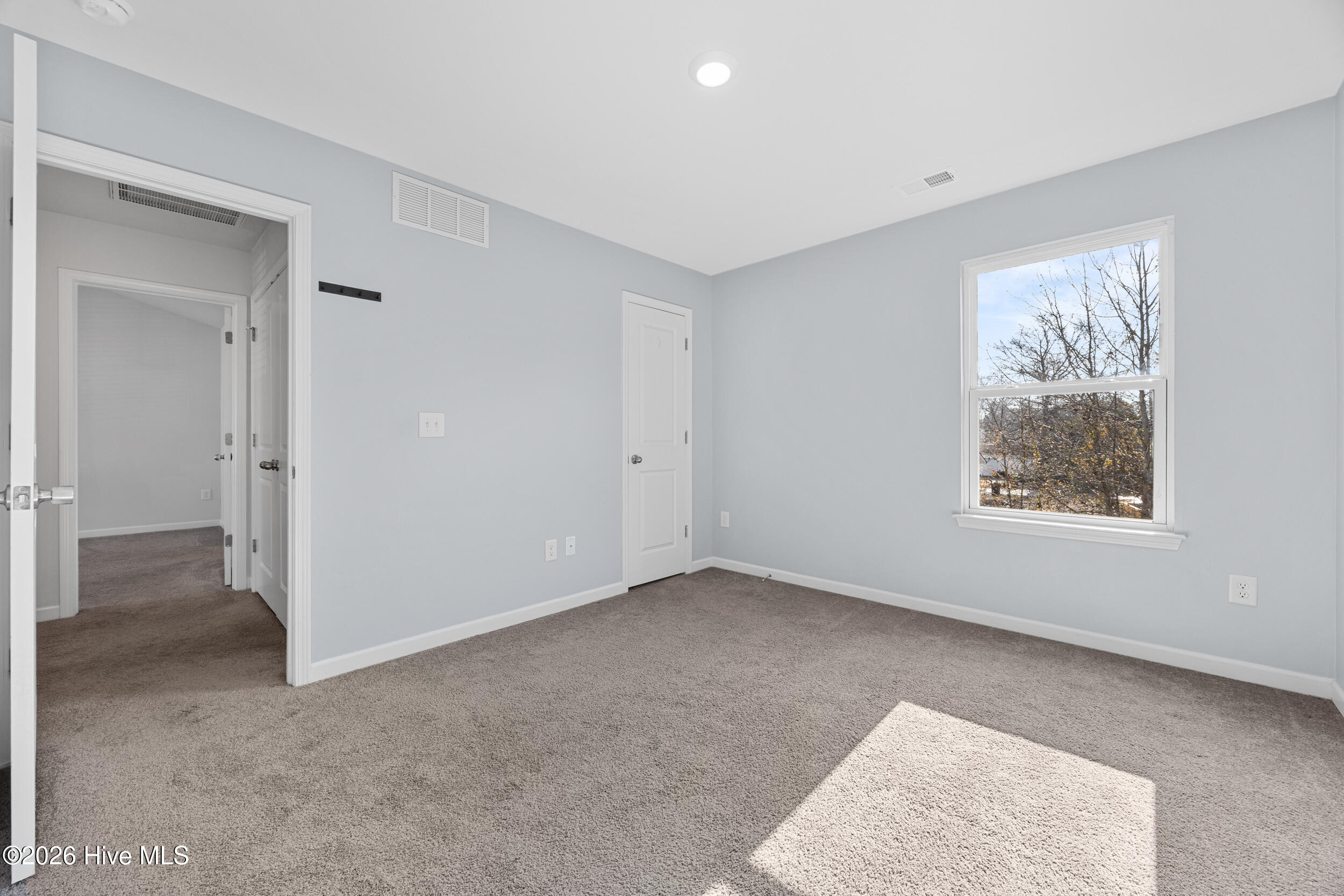 100553351 | Photo 22