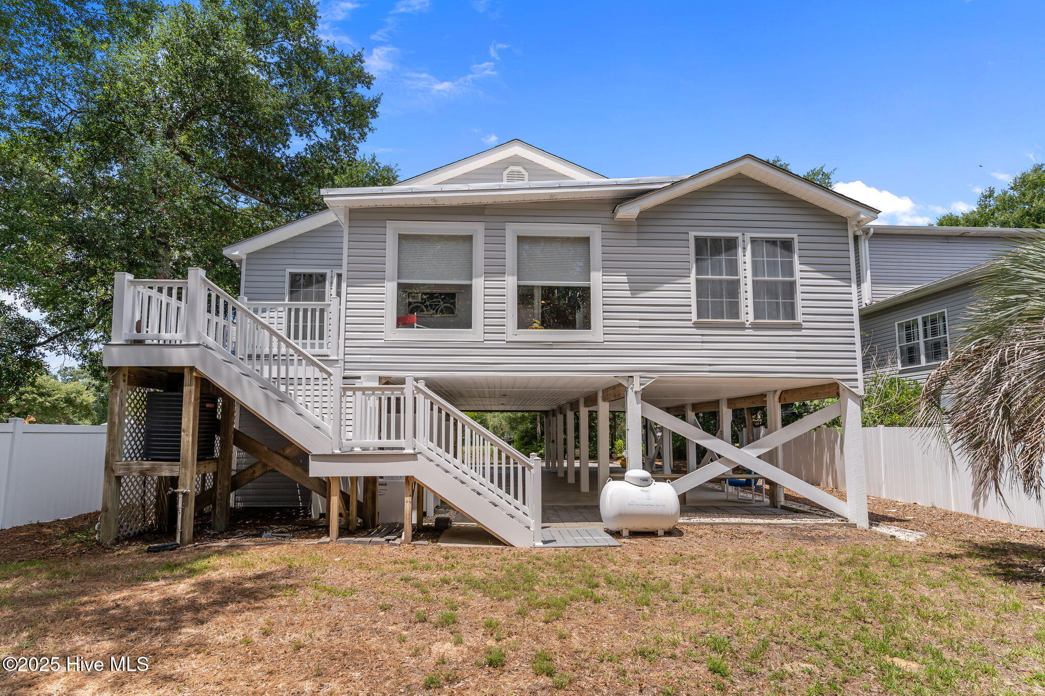 100521042 | Photo 52