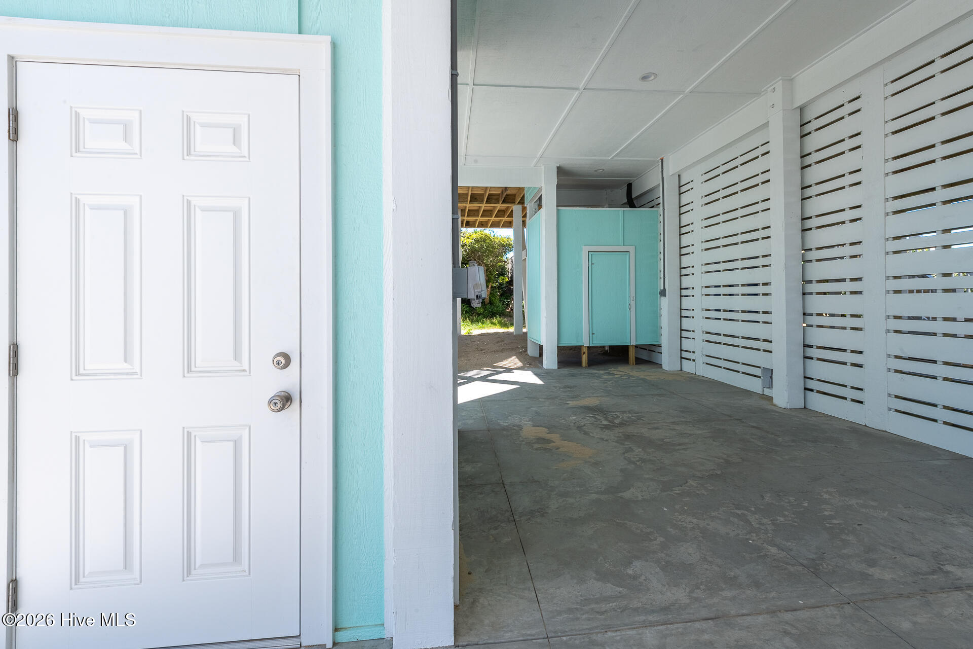 100568096 | Photo 18