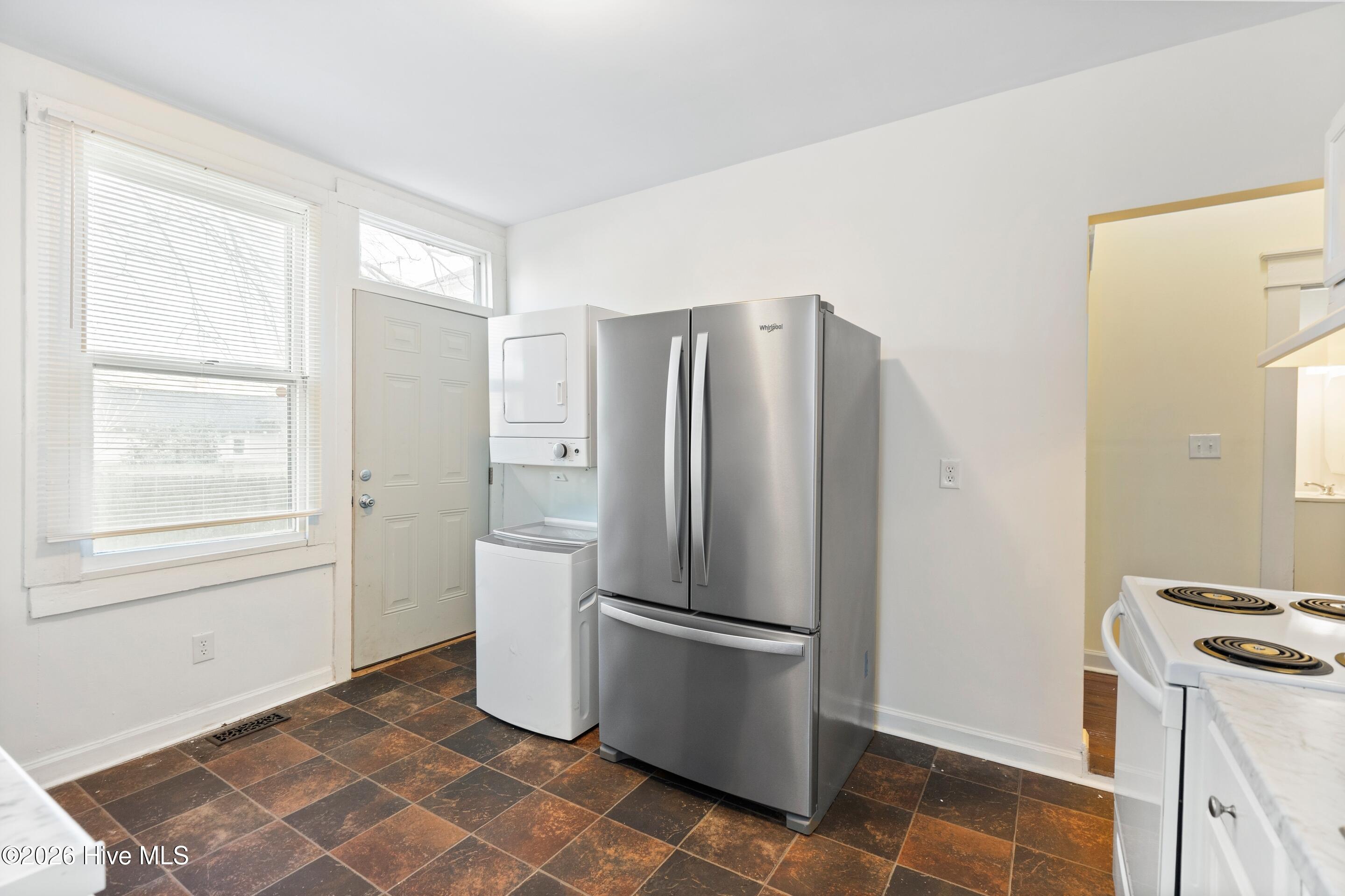 100549514 | Photo 41