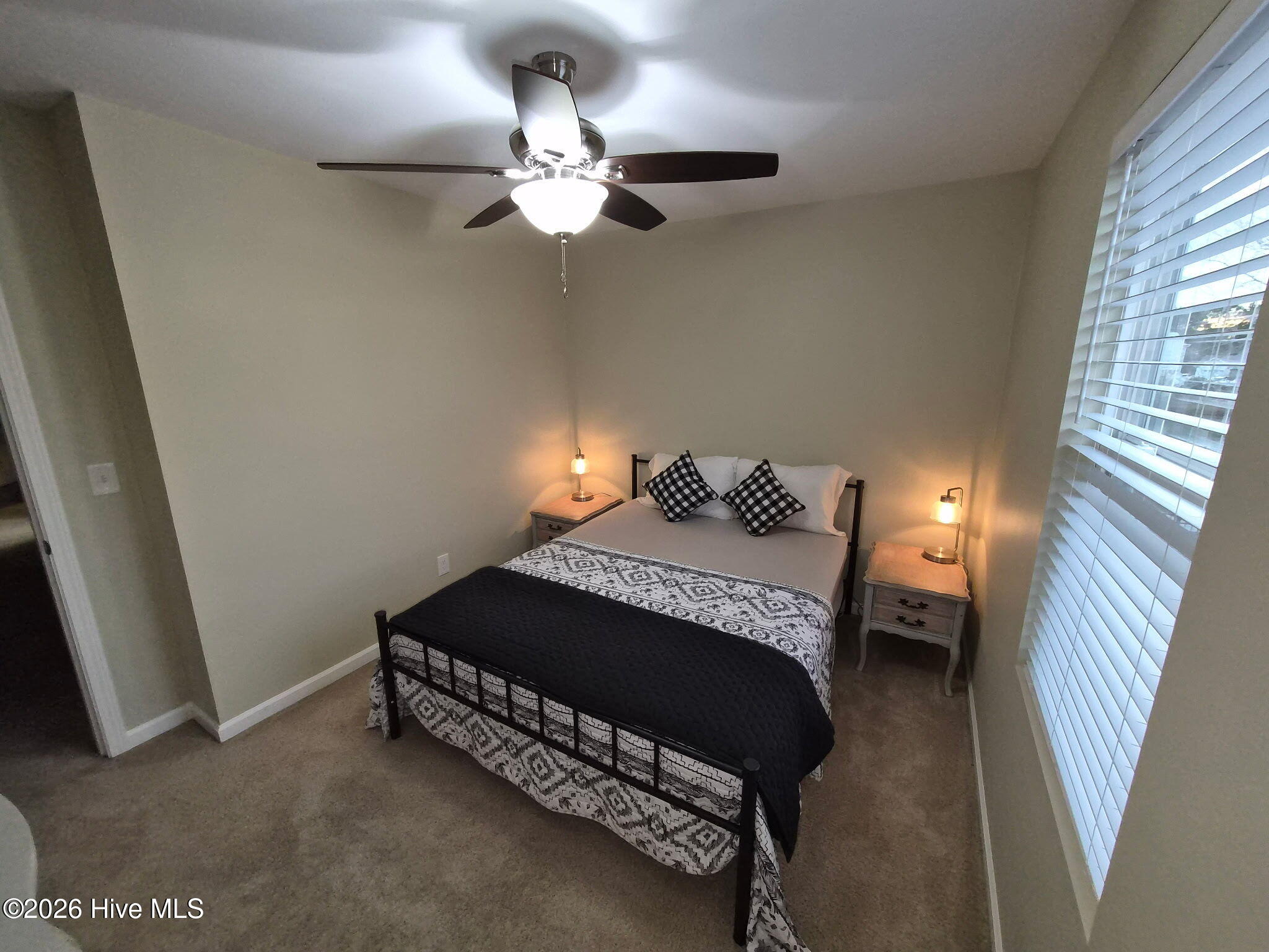 100549782 | Photo 27