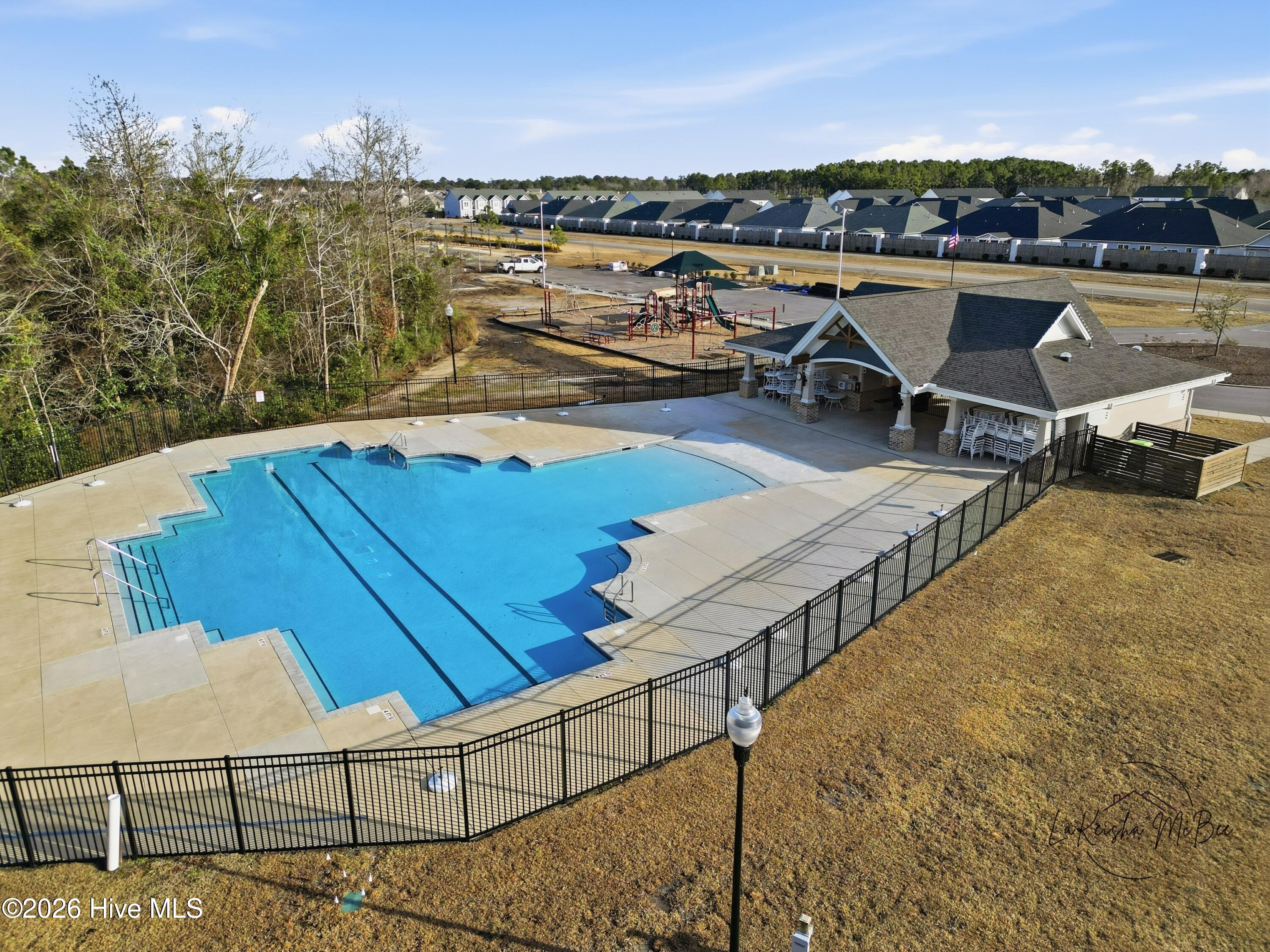 100556252 | Photo 46