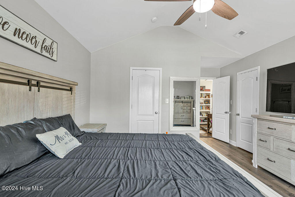 100543856 | Photo 23