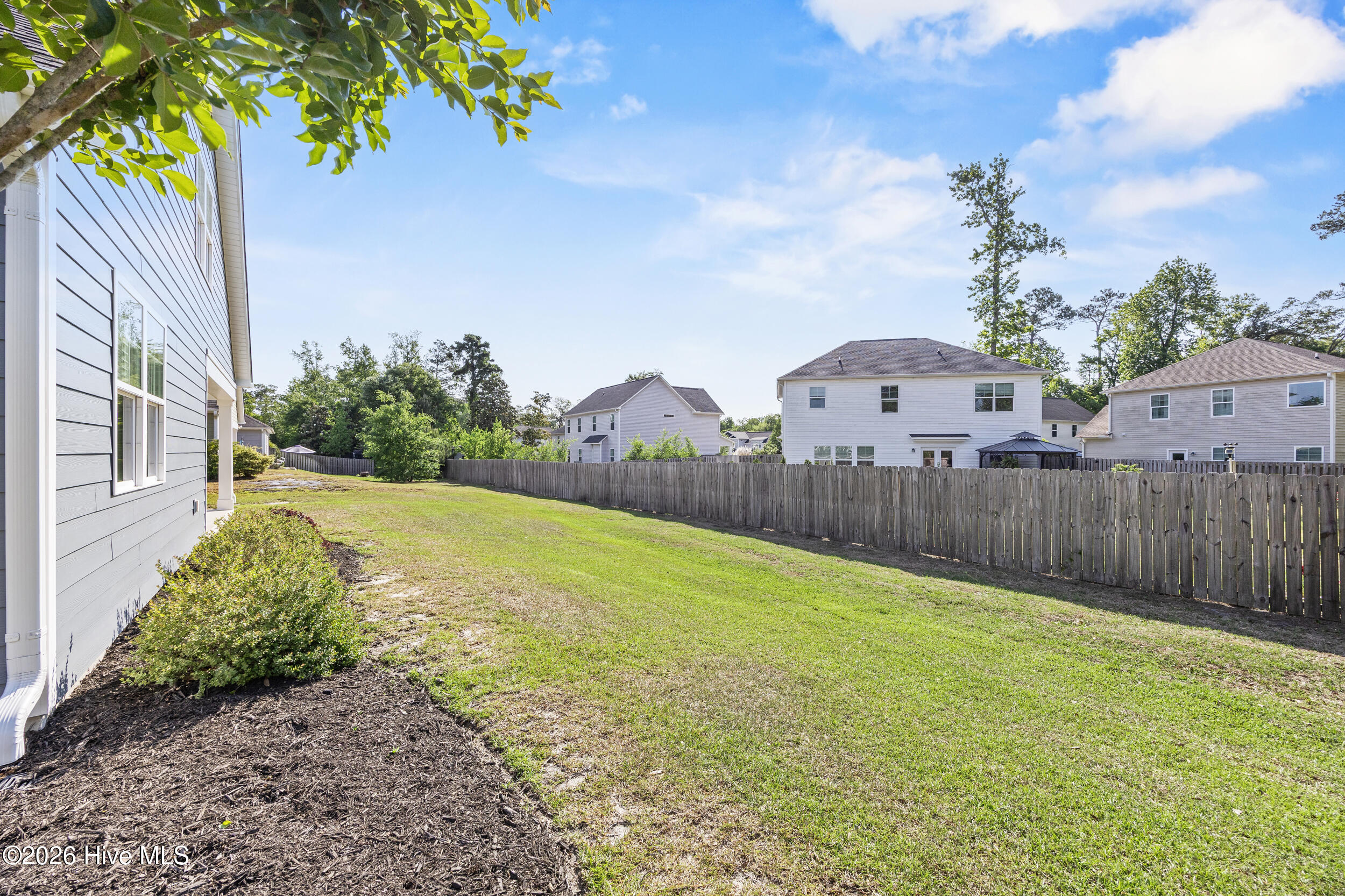 100570393 | Photo 33